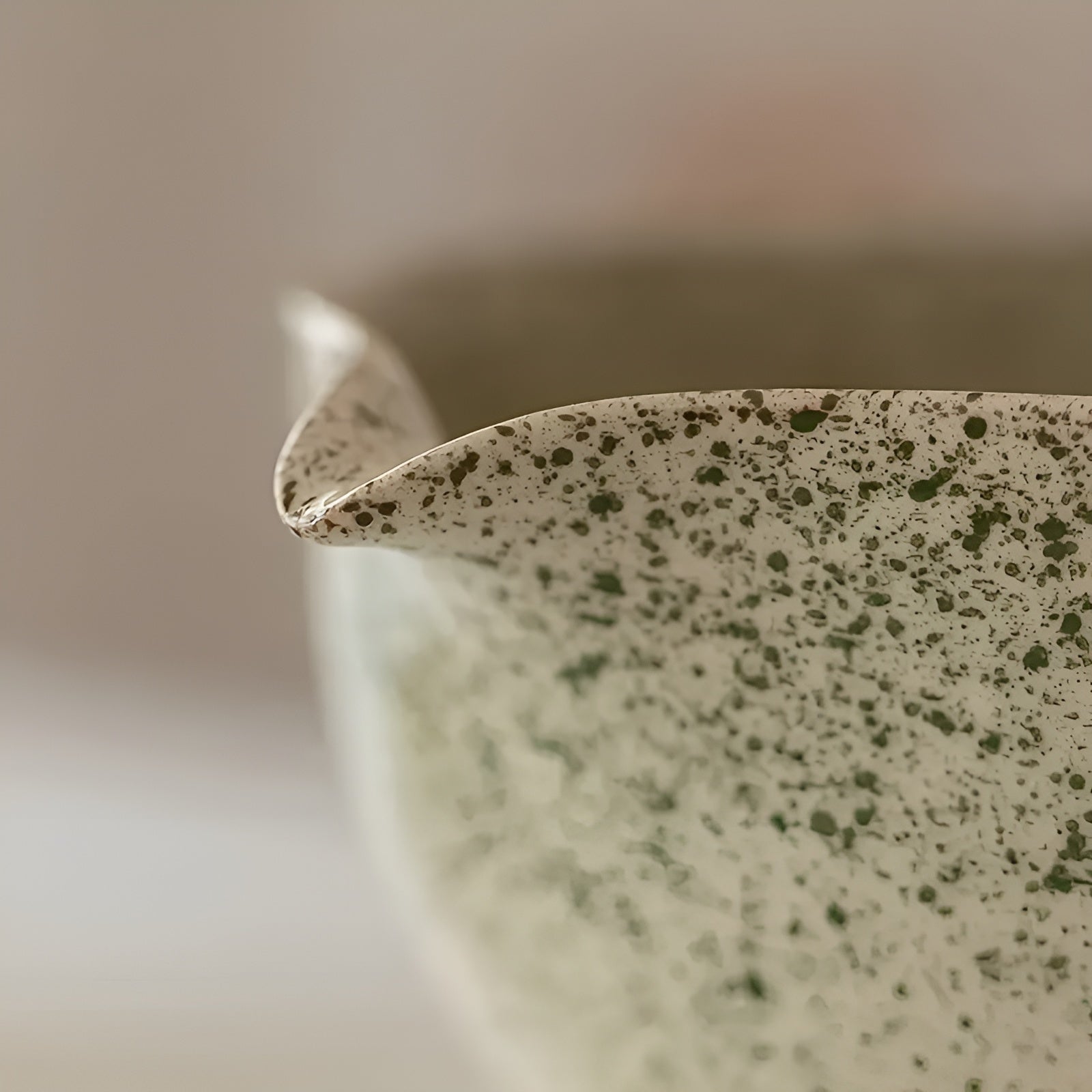 Japanisches Matcha-Teeset aus Keramik – 4-teilig mit Teeschale & Löffel | Ideal als Geschenk & für Teezeremonien
