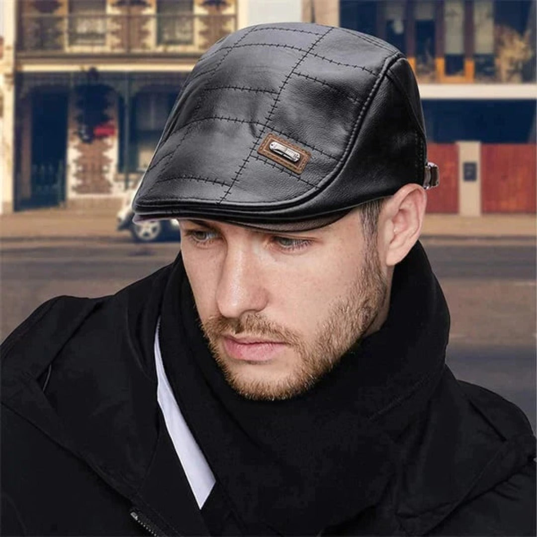 Retro Herren-Flatcap aus Echtleder in Schwarz – Detailaufnahme Leder
