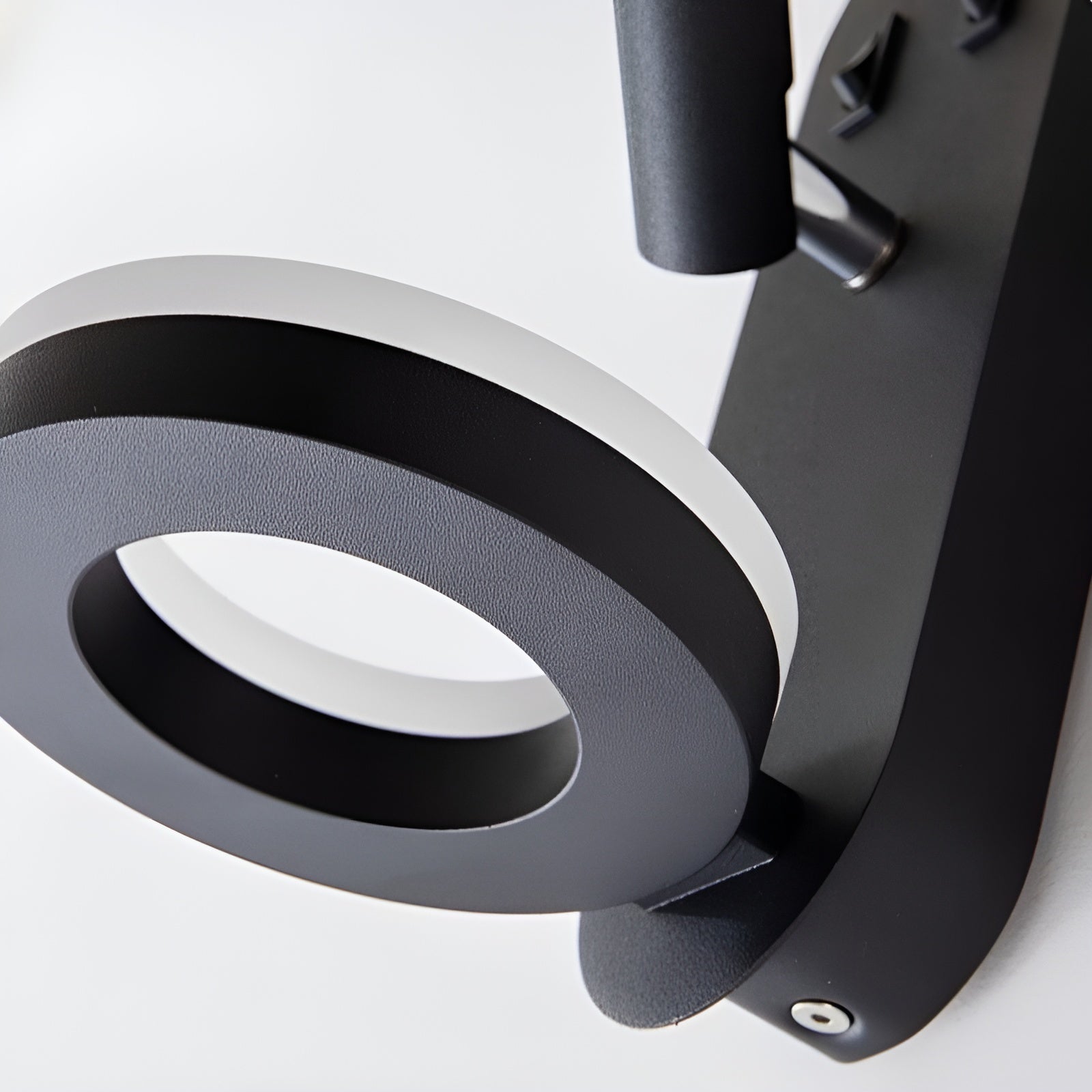 Geometrische Wandleuchte – 2-flammig mit nach unten gerichtetem Schirm | Modern & Dekorativ