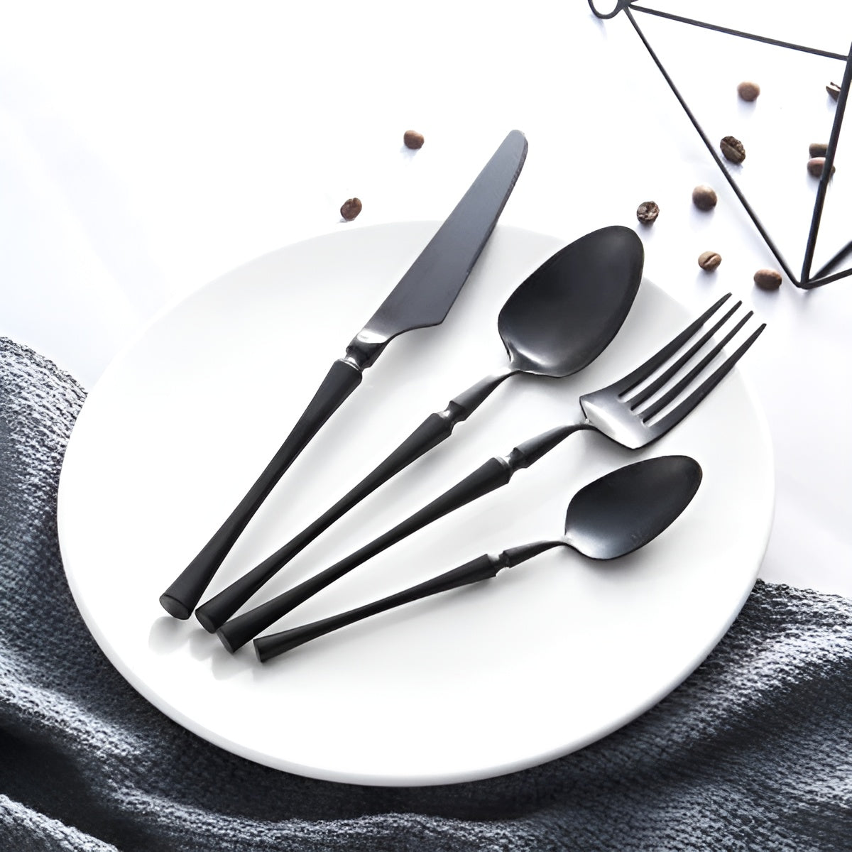 24-teiliges Besteckset aus Edelstahl – Modern und Hochwertig | Perfekt für Elegante Tischkultur - Mattes Schwarz