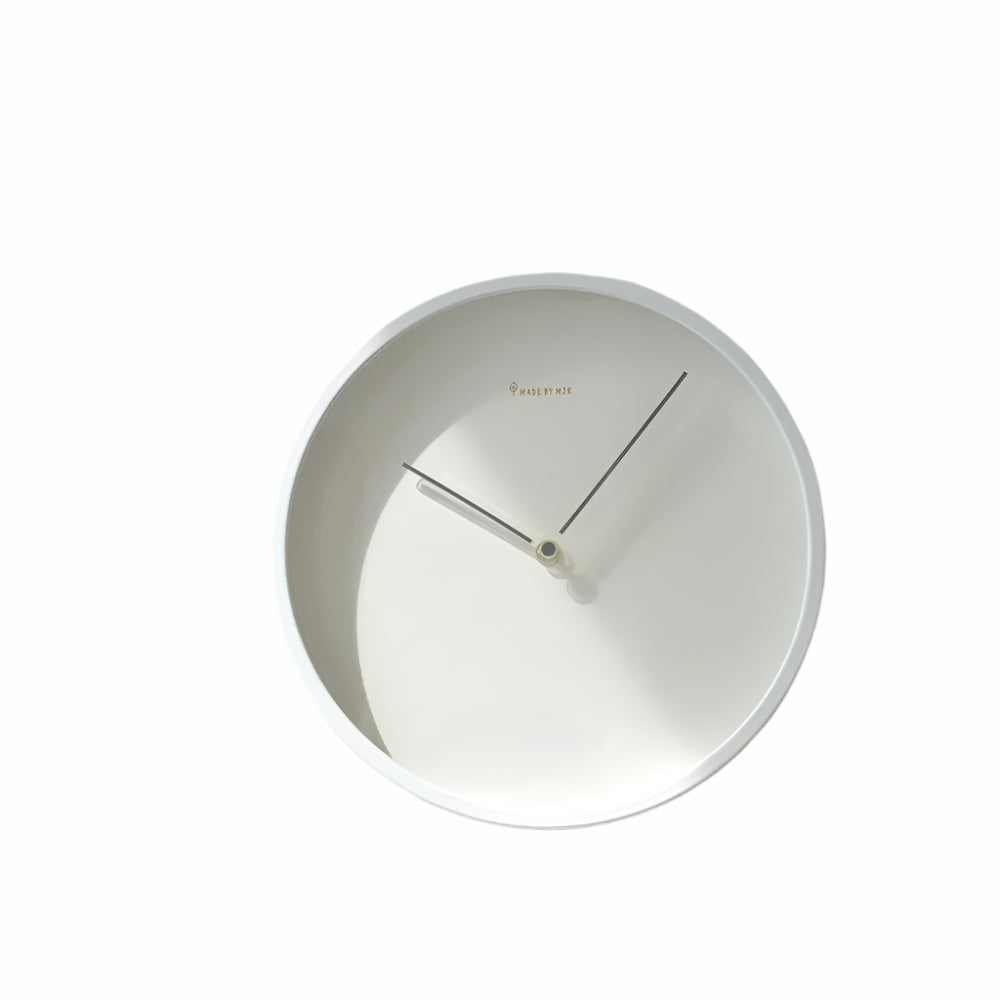 Wanduhr in Weiß  – Modernes, Elegantes Design | Stilvolle Deko für Wohnzimmer & Büro