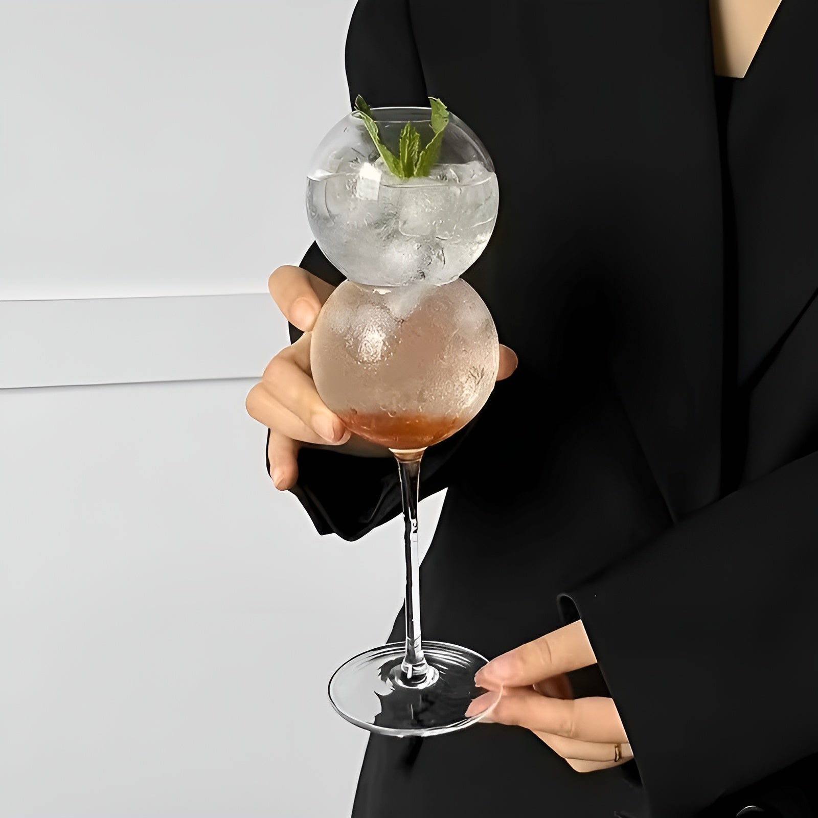 2er Set Glasbecher in Kugelform – Elegant und Dekorativ | Wiederverwendbar mit Glasstrohhalmen Perfekt für Saft Drinks