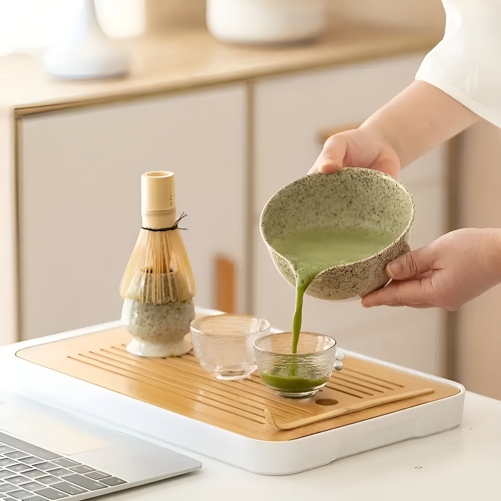 Japanisches Matcha-Teeset aus Keramik – 4-teilig mit Teeschale & Löffel | Ideal als Geschenk & für Teezeremonien