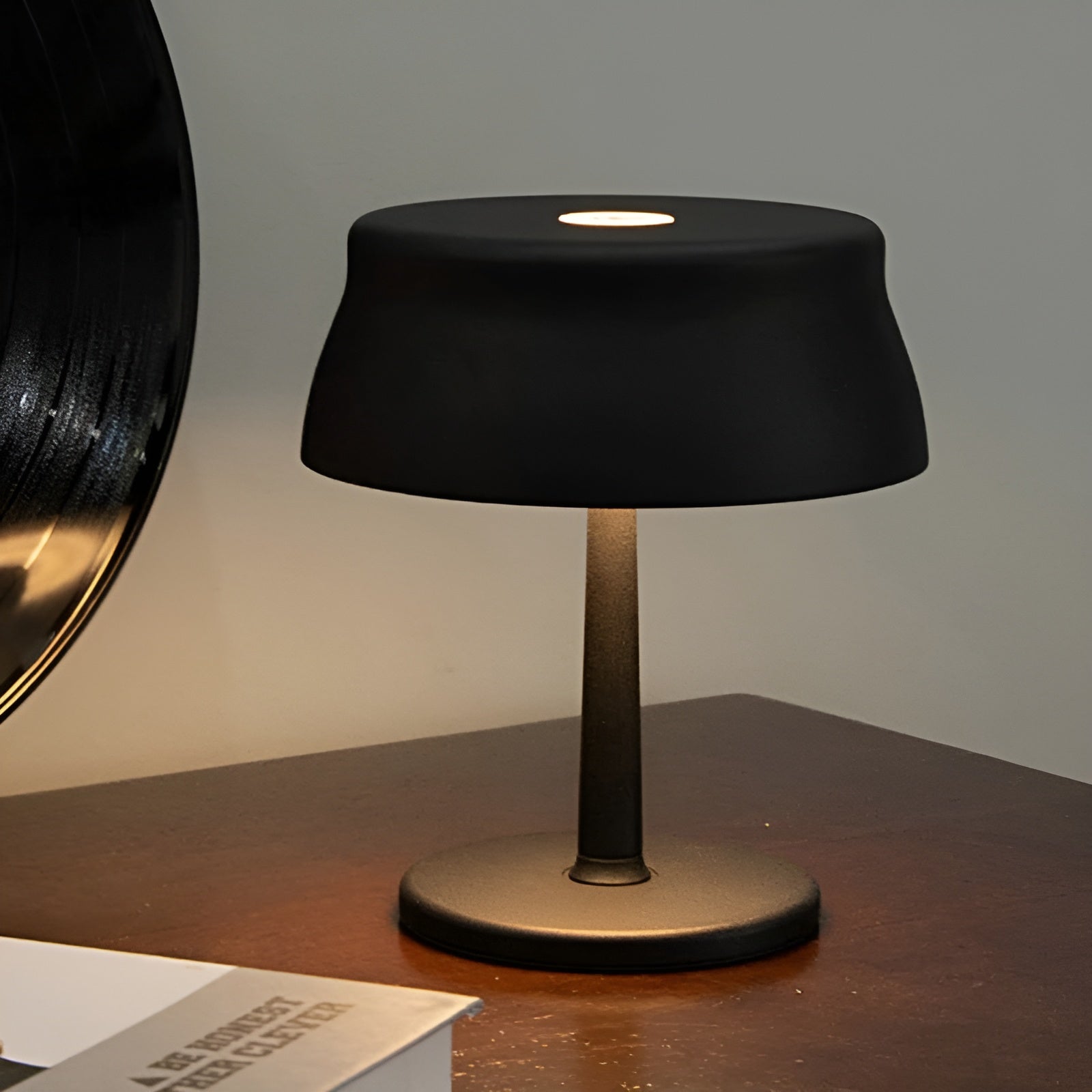 ChromaBeam Lamp - Retro Kabellose LED Touch Tischlampe