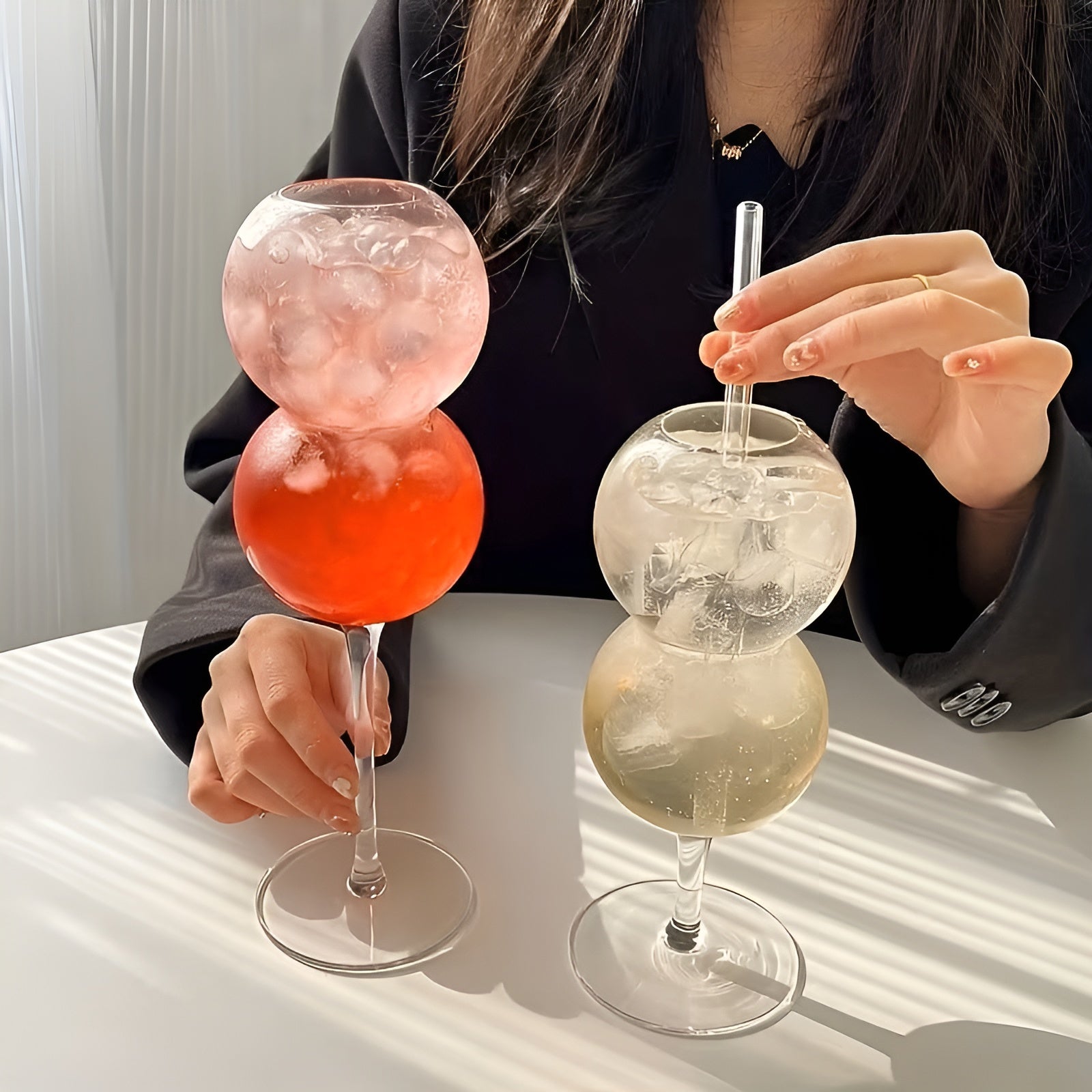 2er Set Glasbecher in Kugelform – Elegant und Dekorativ | Wiederverwendbar mit Glasstrohhalmen Perfekt für Saft Drinks
