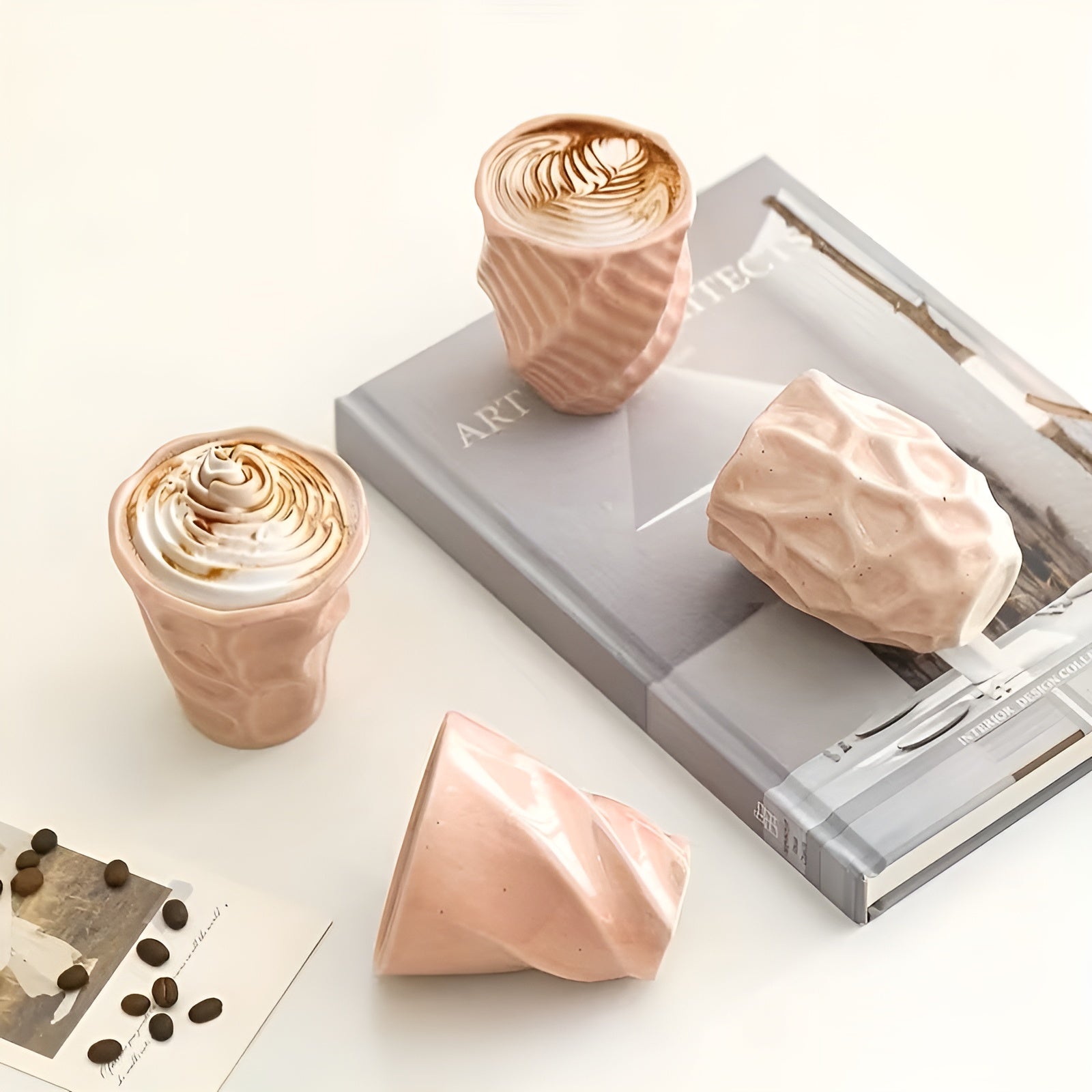 Set aus 4 Keramiktassen in Rosa und Cremeweiß – Handgefertigt und dekorativ | Perfekt für Küche und Tisch - Wohnzubehör