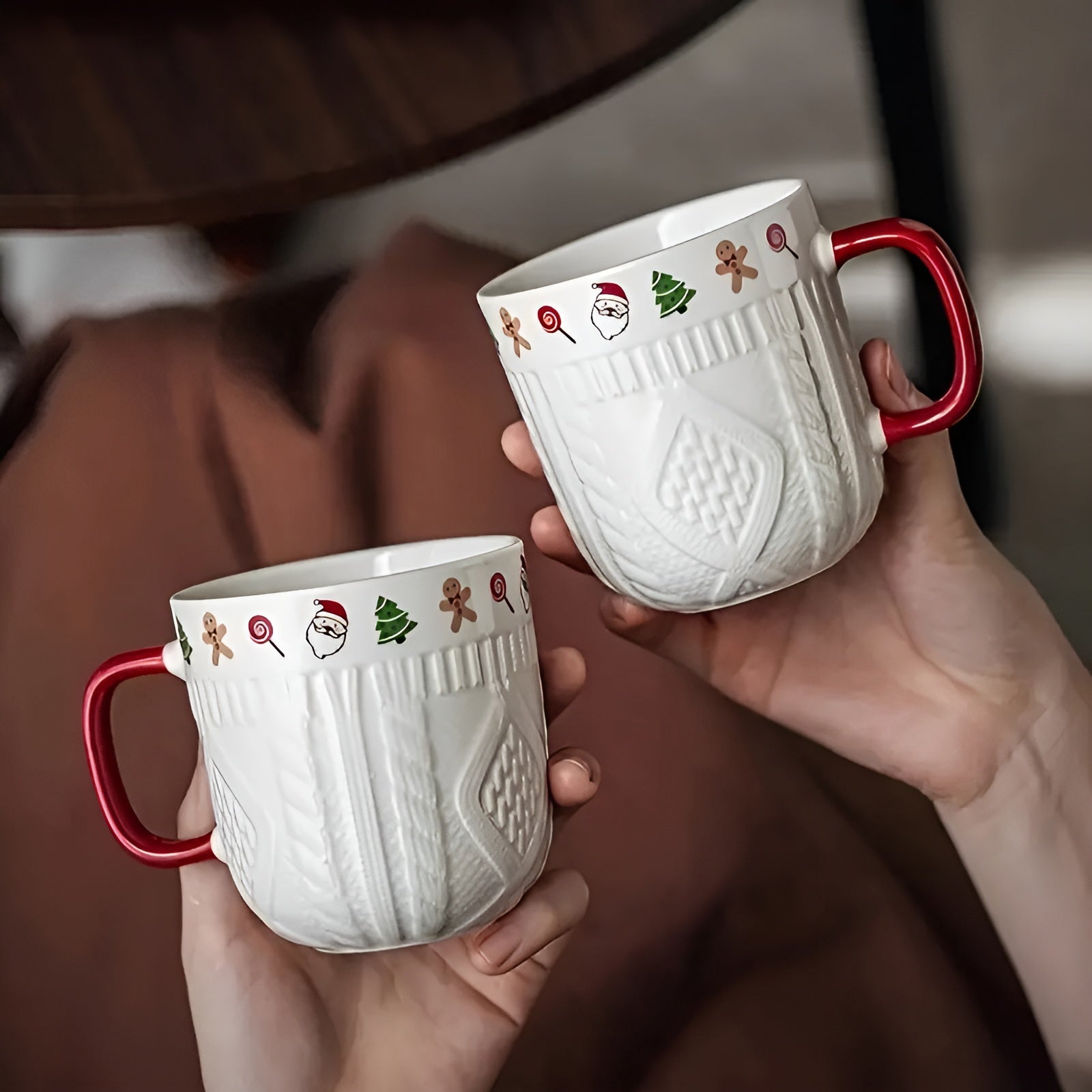 Keramik-Tassen Set (2 Stück) – Süße Weihnachtsmotive mit Reliefdesign | Perfekt für Paare & Heiß- oder Kaltgetränke, Ideales Geschenk zu Weihnachten