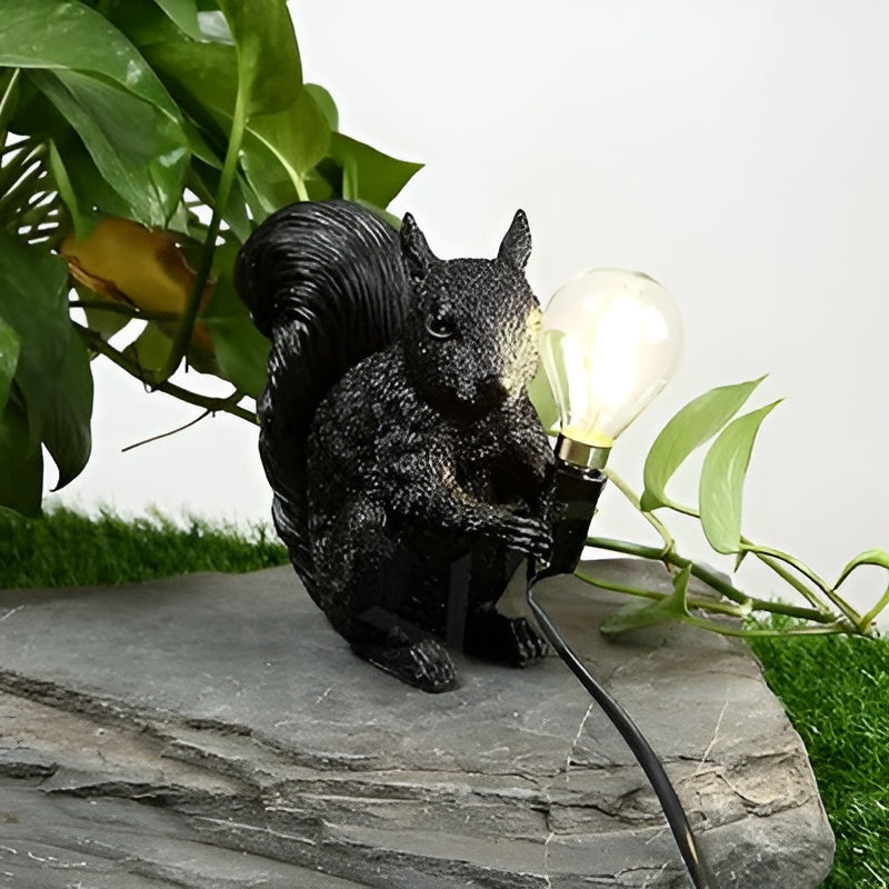 Tischlampe mit Eichhörnchenfigur – Niedliches Deko-Highlight im Nordic Design