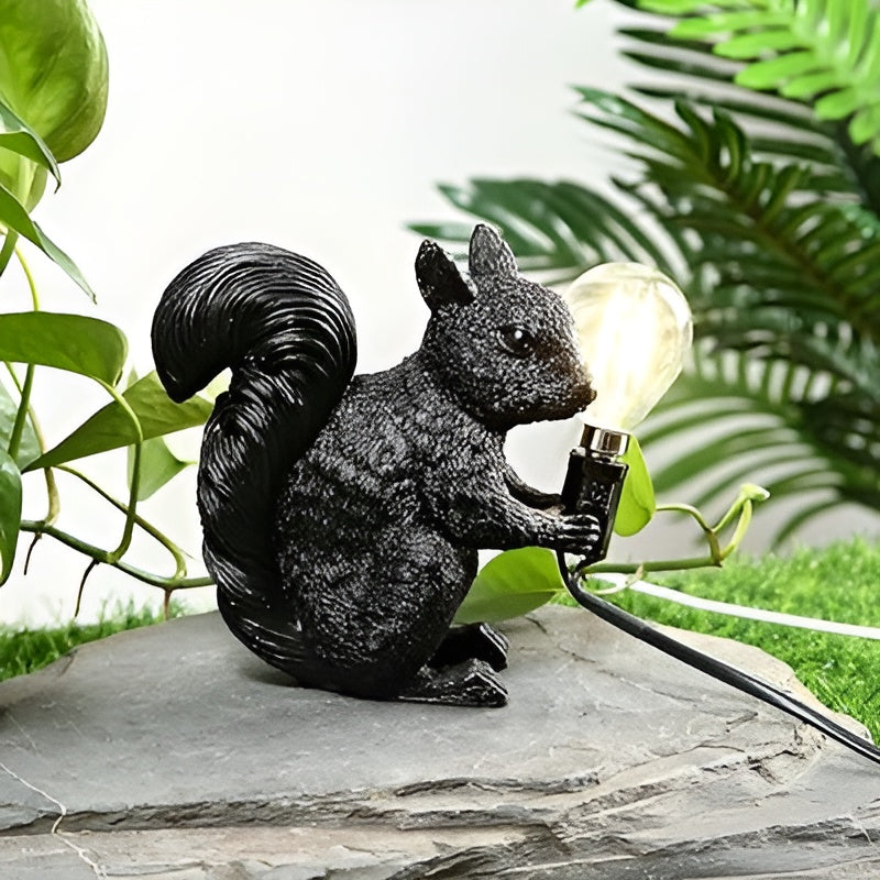 Tischlampe mit Eichhörnchenfigur – Niedliches Deko-Highlight im Nordic Design
