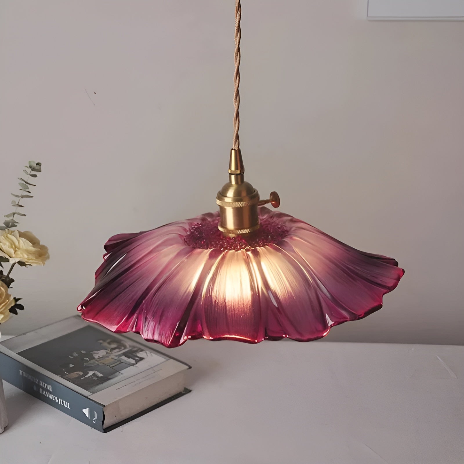 Hängelampe mit Blumenmotiv – Warmes Licht & stilvolles Design | Für Ihr Zuhause