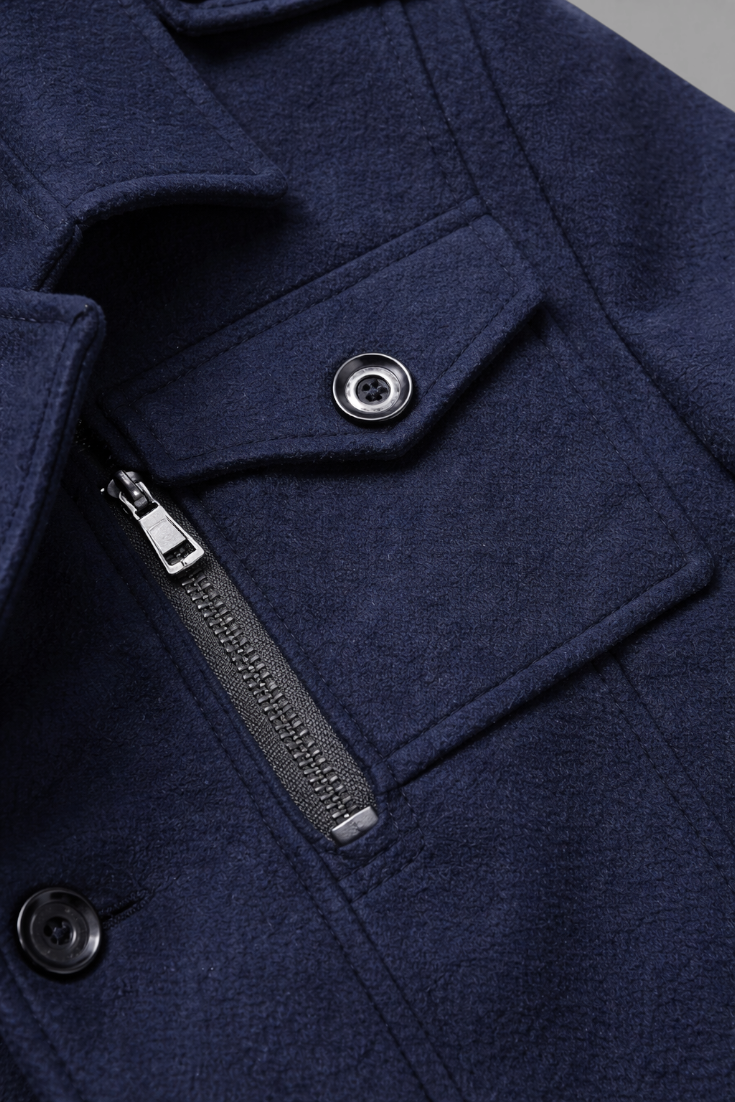 Herren Winterjacke Marineblau – Verschlussdetail