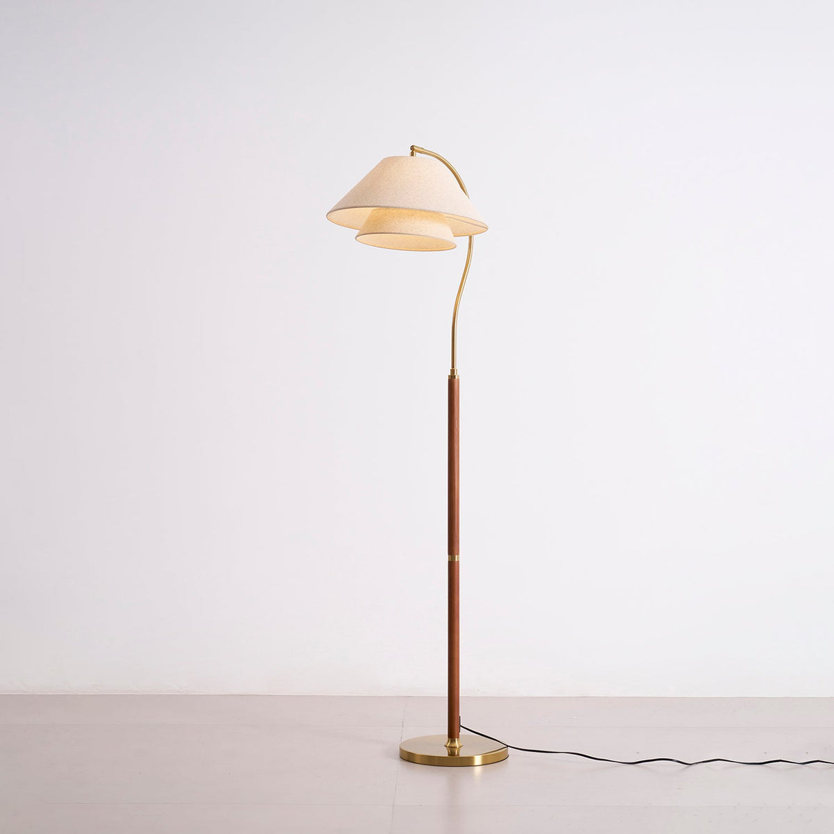 Verpackung und Lieferumfang der Designstehlampe