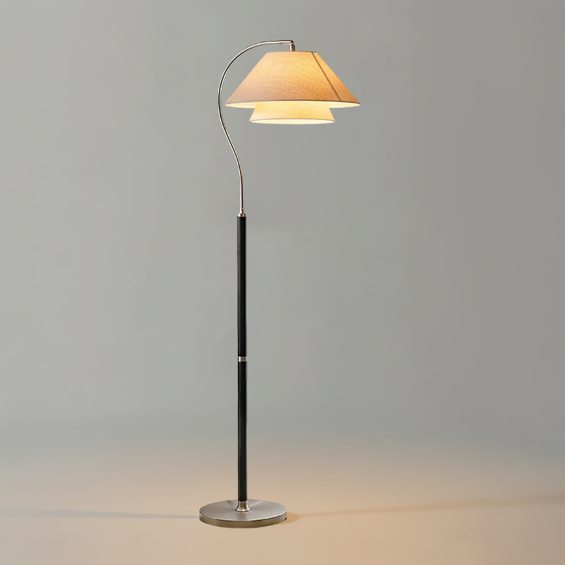 Stehlampe in einem Hotel-Chic-Interieur
