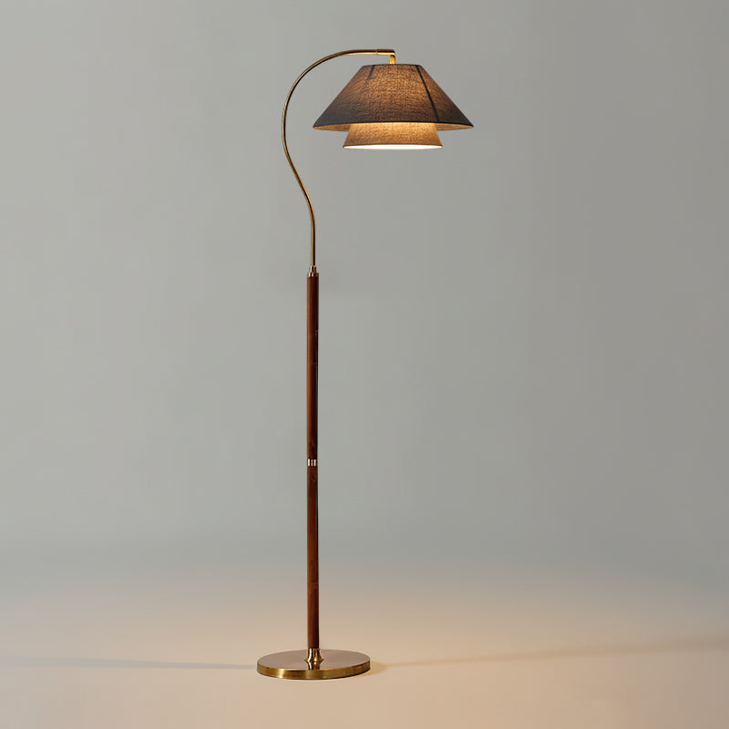 Stehlampe ausgeschaltet – elegantes Dekorationsobjekt