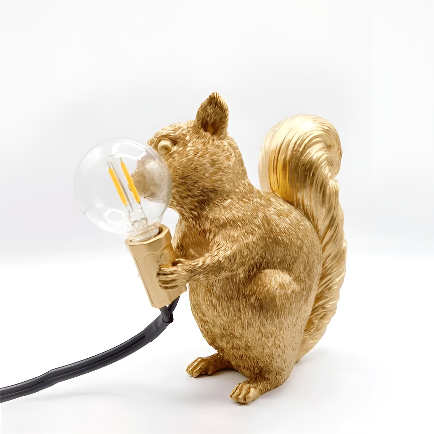 Tischlampe mit Eichhörnchenfigur – Niedliches Deko-Highlight im Nordic Design