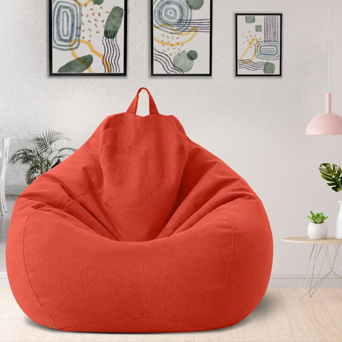 Gelber Sitzsack-Bezug in hellem Kinderzimmer