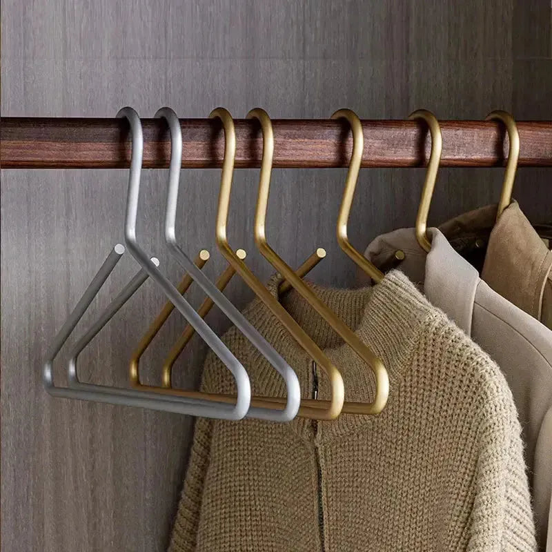 Luxe Suit - Massiver matter Kleiderbügel (4+1 Stück) - Elegare - DEA160 -