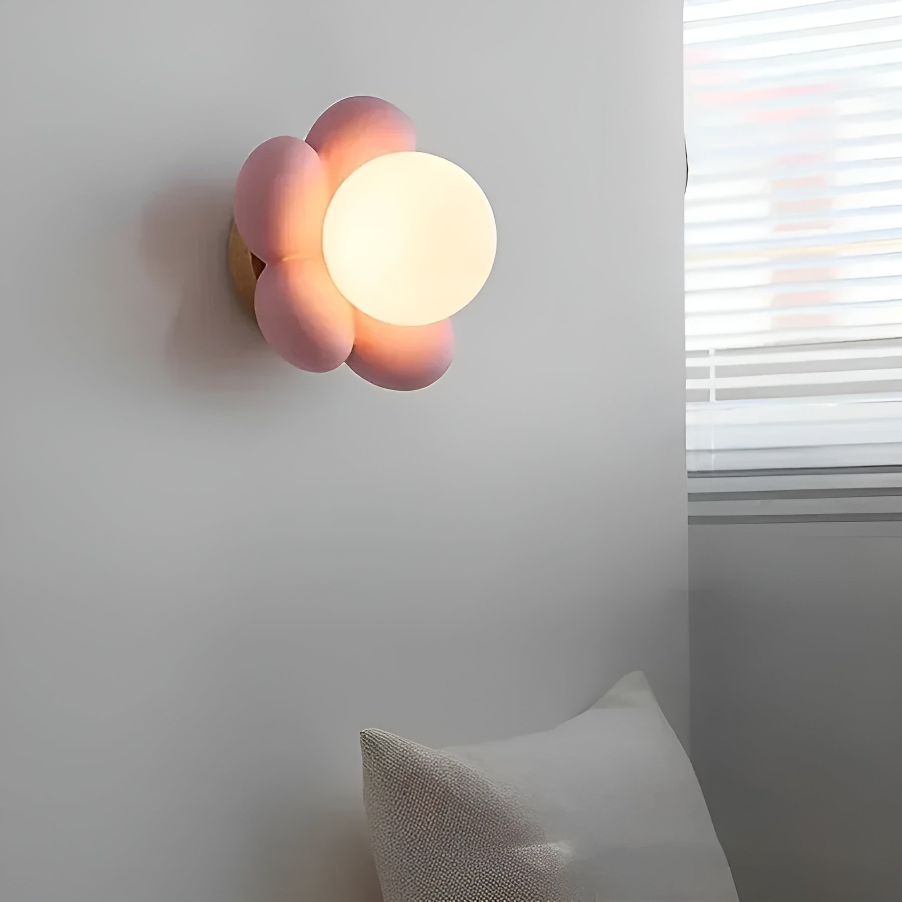 Blütenform -Wandleuchte in Creme – Dekorativ & Warmes Licht für Wohnzimmer oder Schlafzimmer
