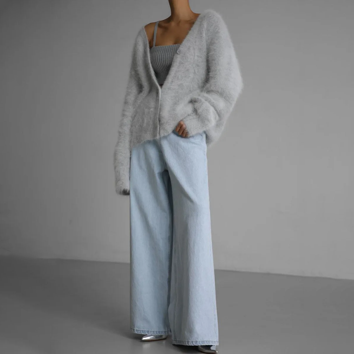 Damen Kaschmirstrickjacke Detailansicht Knopfleiste und flauschige Struktur