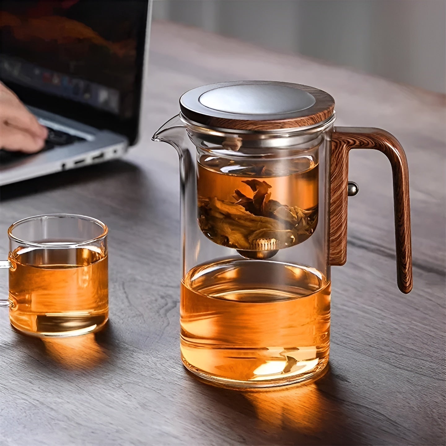 Glasteekanne mit Holzgriff – Ein-Klick-Filter | Perfekt für losen Tee & Puer