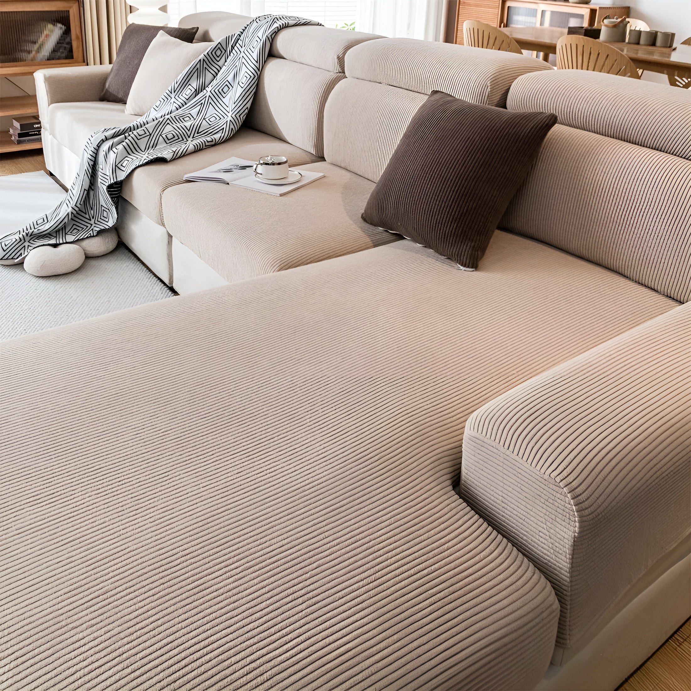 Sofaüberwurf aus Cord – Dehnbar & Kratzfest | Vertikales Streifendesign