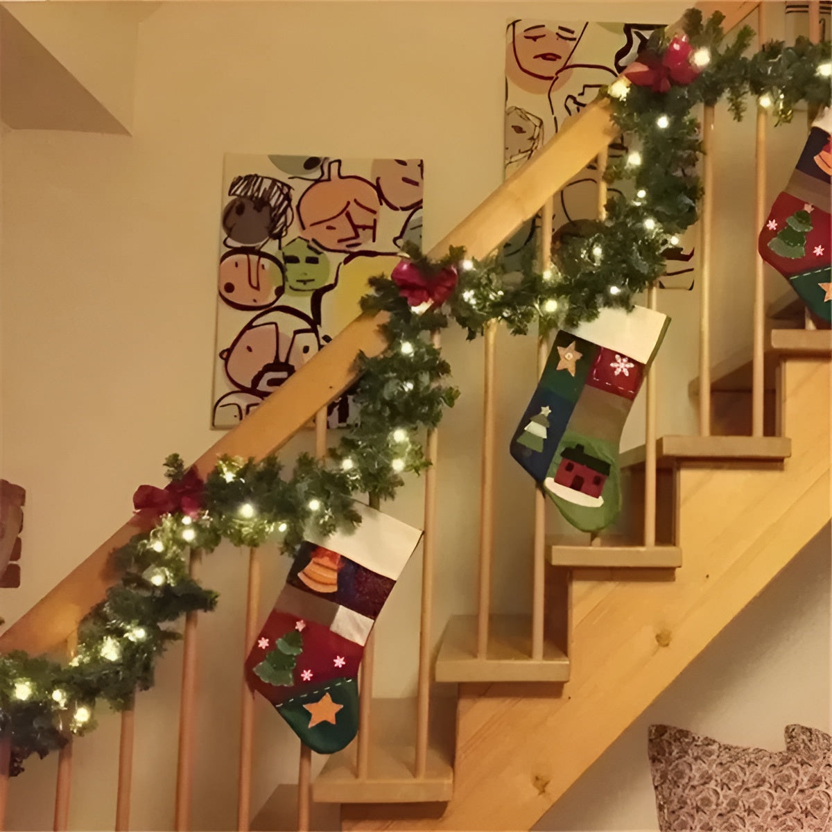LED Weihnachtsgirlande aus Rattan – Warmes Licht & Natürlicher Look | Perfekt für Treppen & Kamin