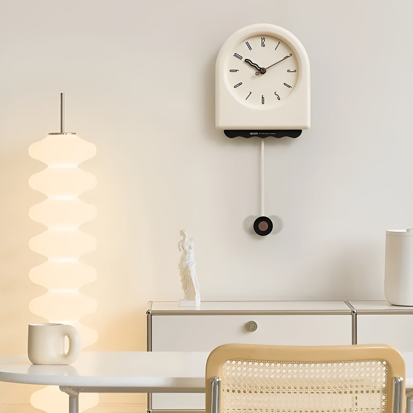 UrbanPendulum Clock - Moderner Schwingpendel-Wanduhr