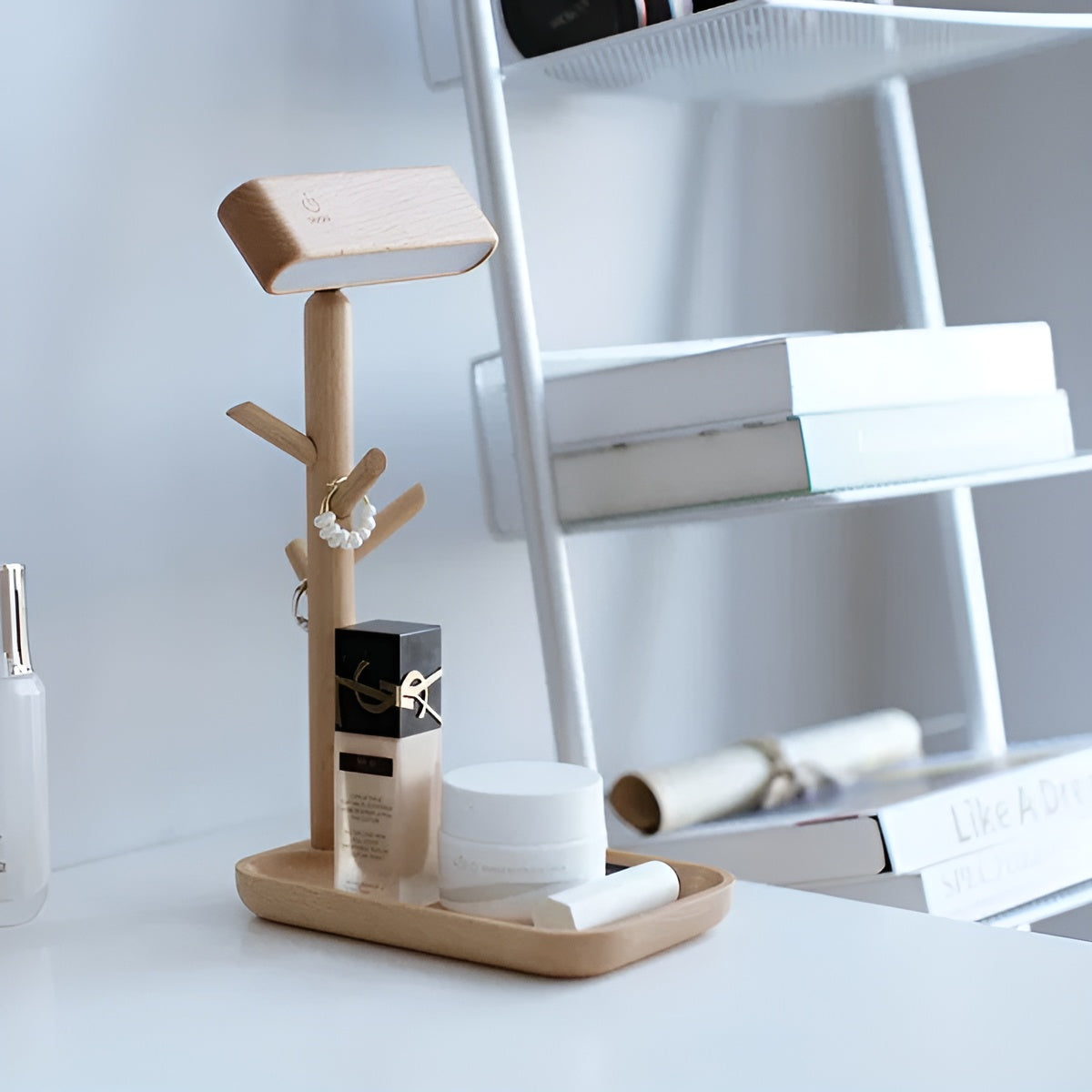 Nachttischlampe mit Ablage – Natürliches Licht und Praktische Aufbewahrung | Perfekt fürs Schlafzimmer