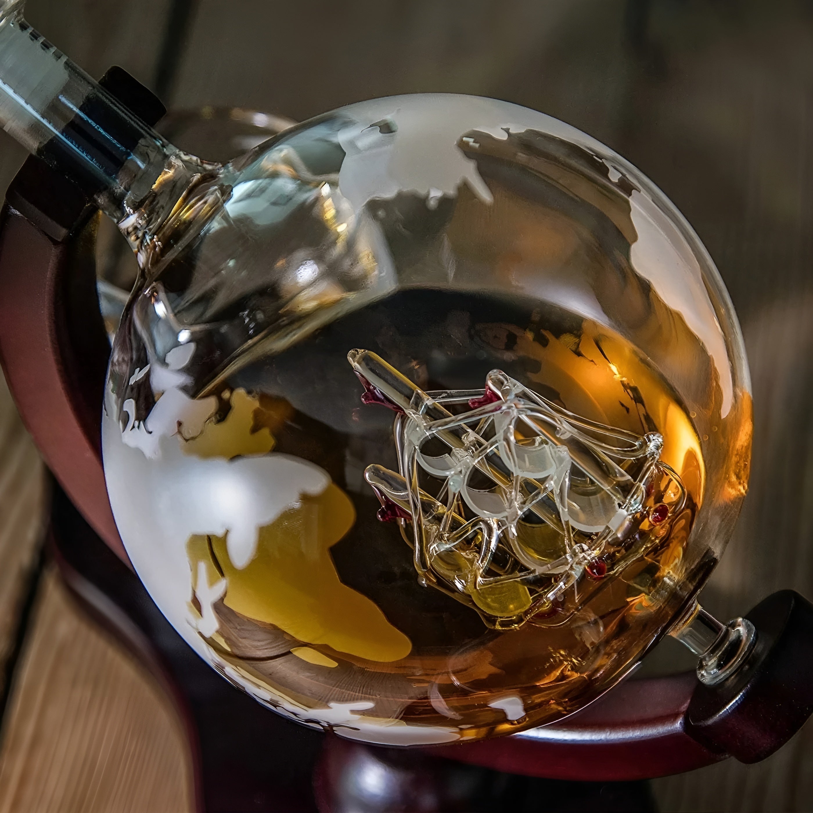 Kristall-Whiskykaraffe mit Gläsern – Weltkugel-Design | Dekorativ für Büro & Zuhause
