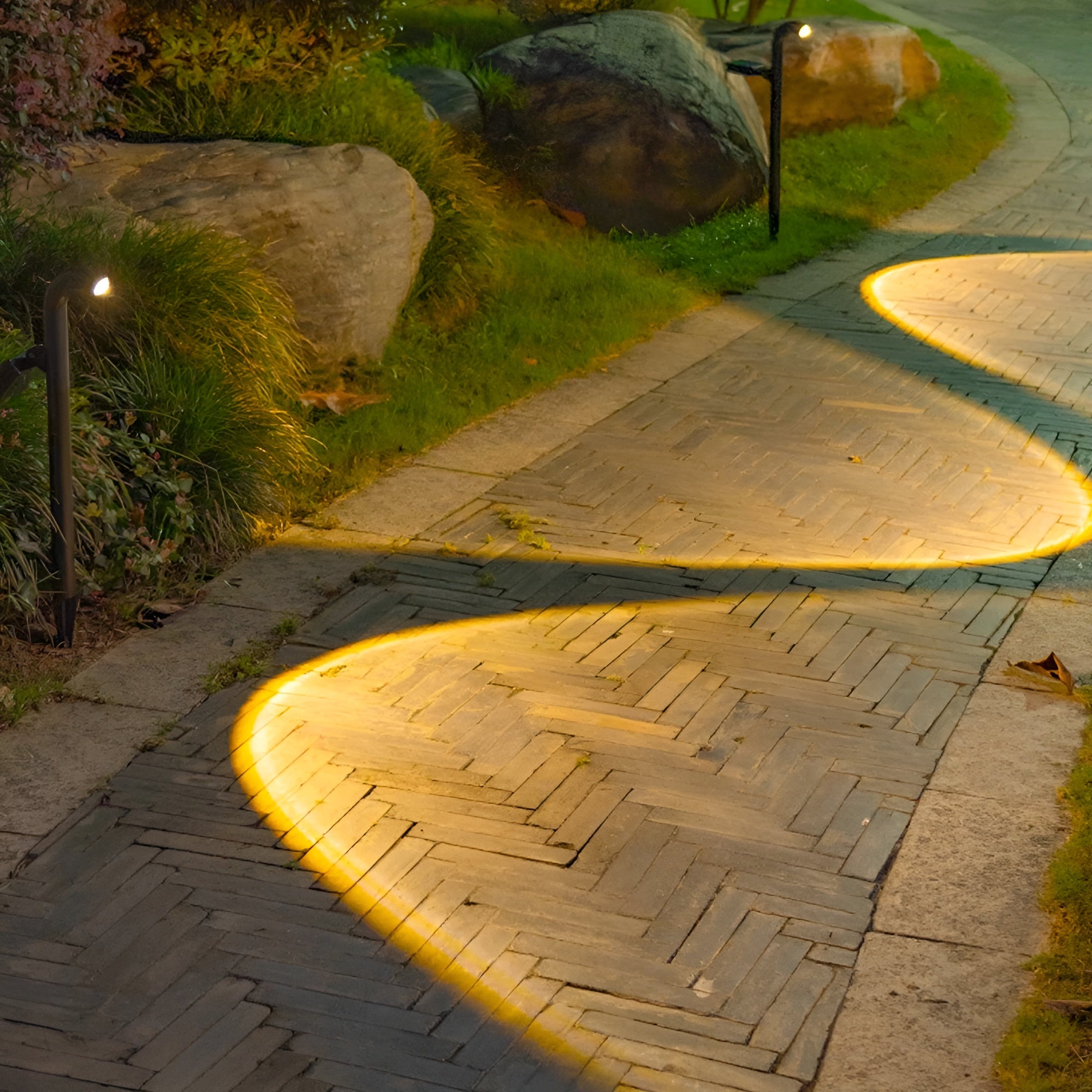 LED Solarlampen für den Garten – Dekorative Wegbeleuchtung für Hof und Einfahrt