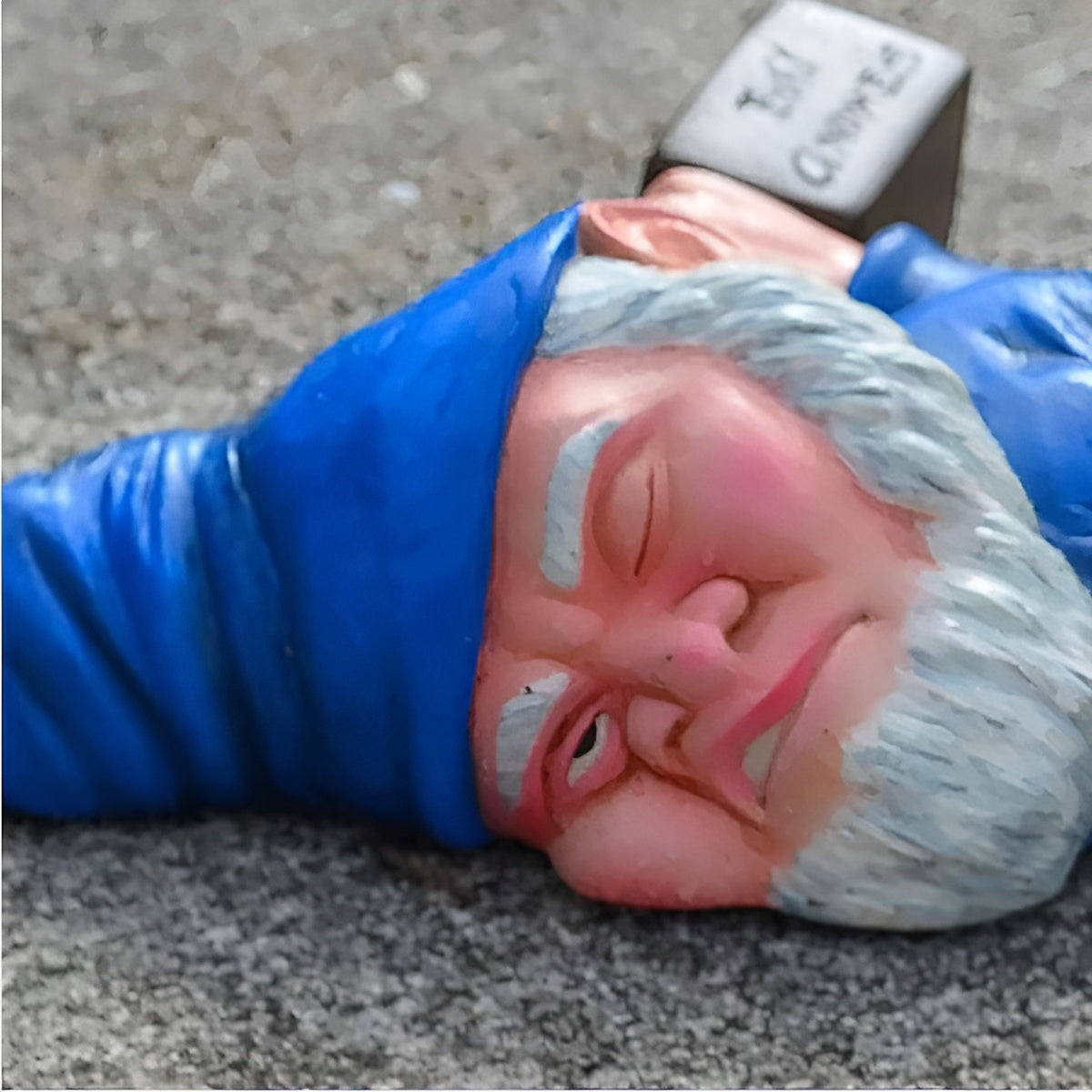 Lustige Gnom-Figur für den Garten – Betrunkener Zwerg | Ideal als Geschenk & Dekoration