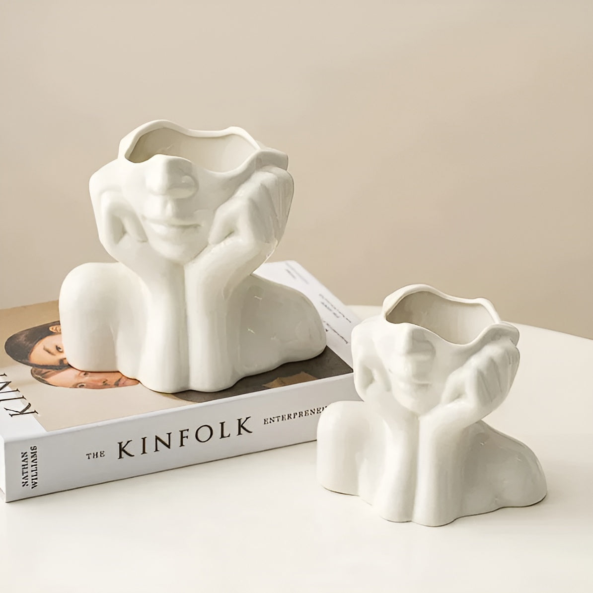 Keramikvase mit Gesichtsmotiv – Elegante Wohnraumdeko | Ideal für Tische & Sideboards