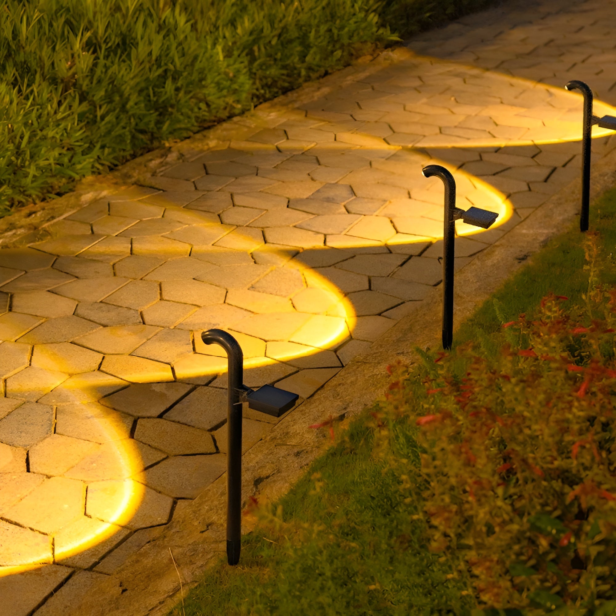 LED Solarlampen für den Garten – Dekorative Wegbeleuchtung für Hof und Einfahrt