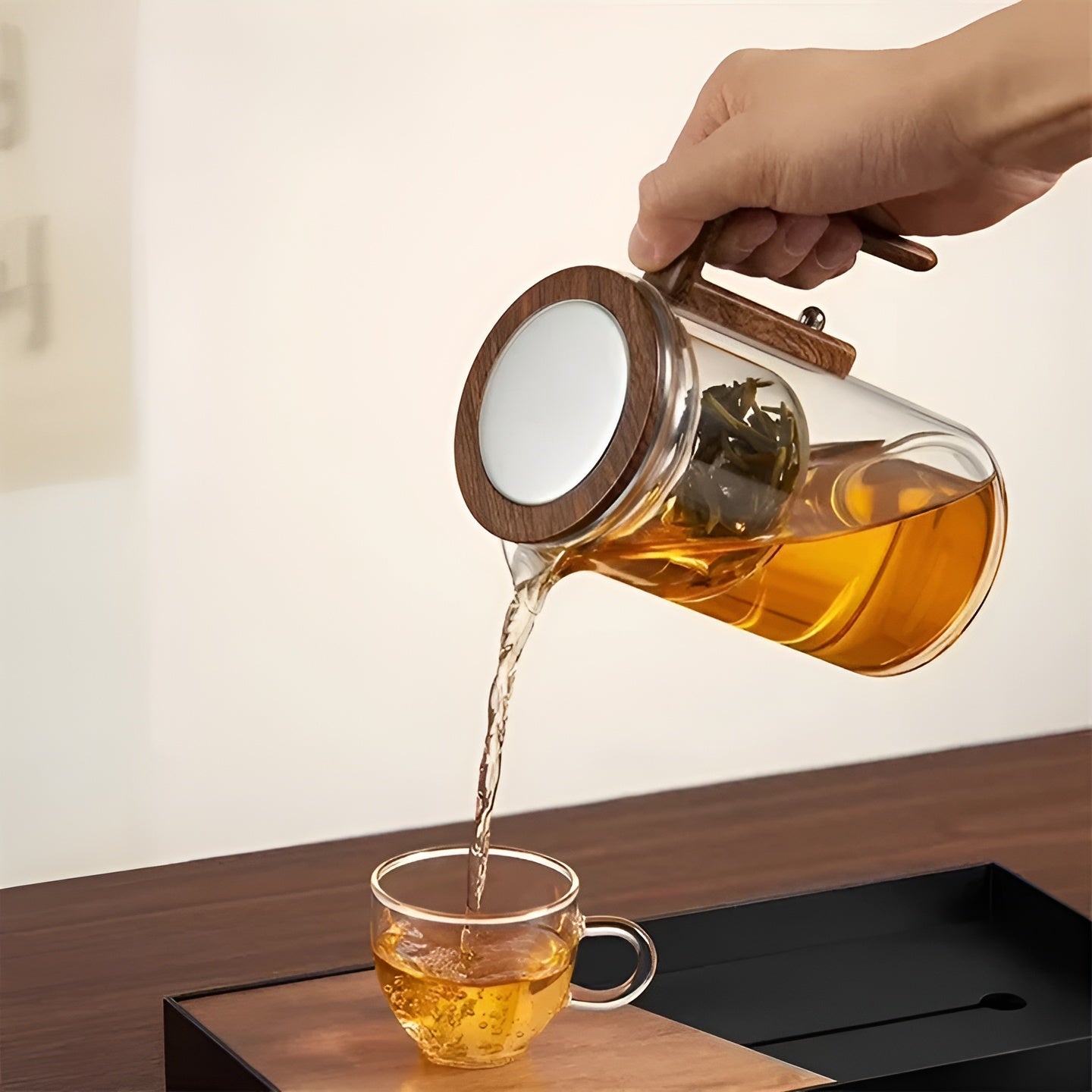 Glasteekanne mit Holzgriff – Ein-Klick-Filter | Perfekt für losen Tee & Puer