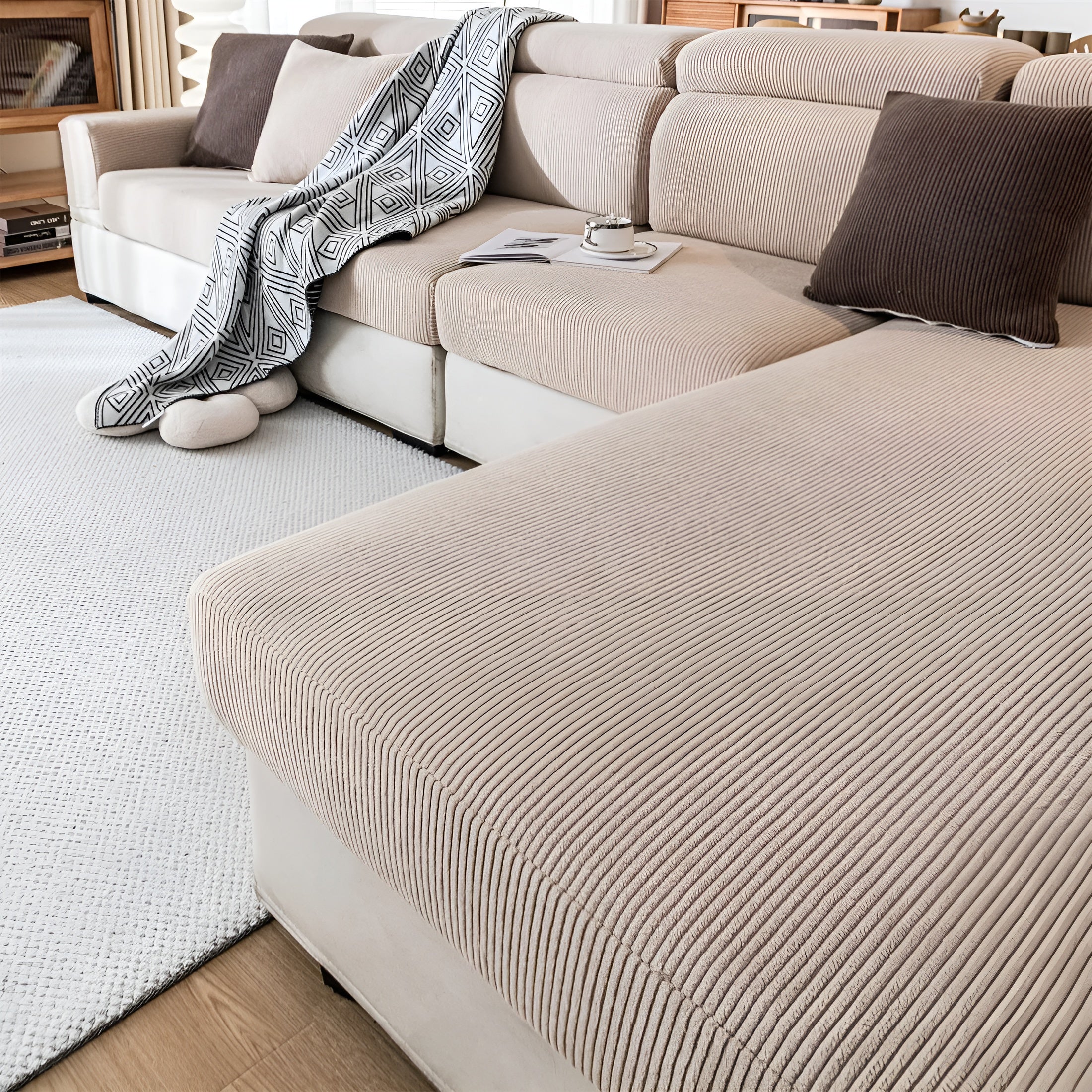 Sofaüberwurf aus Cord – Dehnbar & Kratzfest | Vertikales Streifendesign
