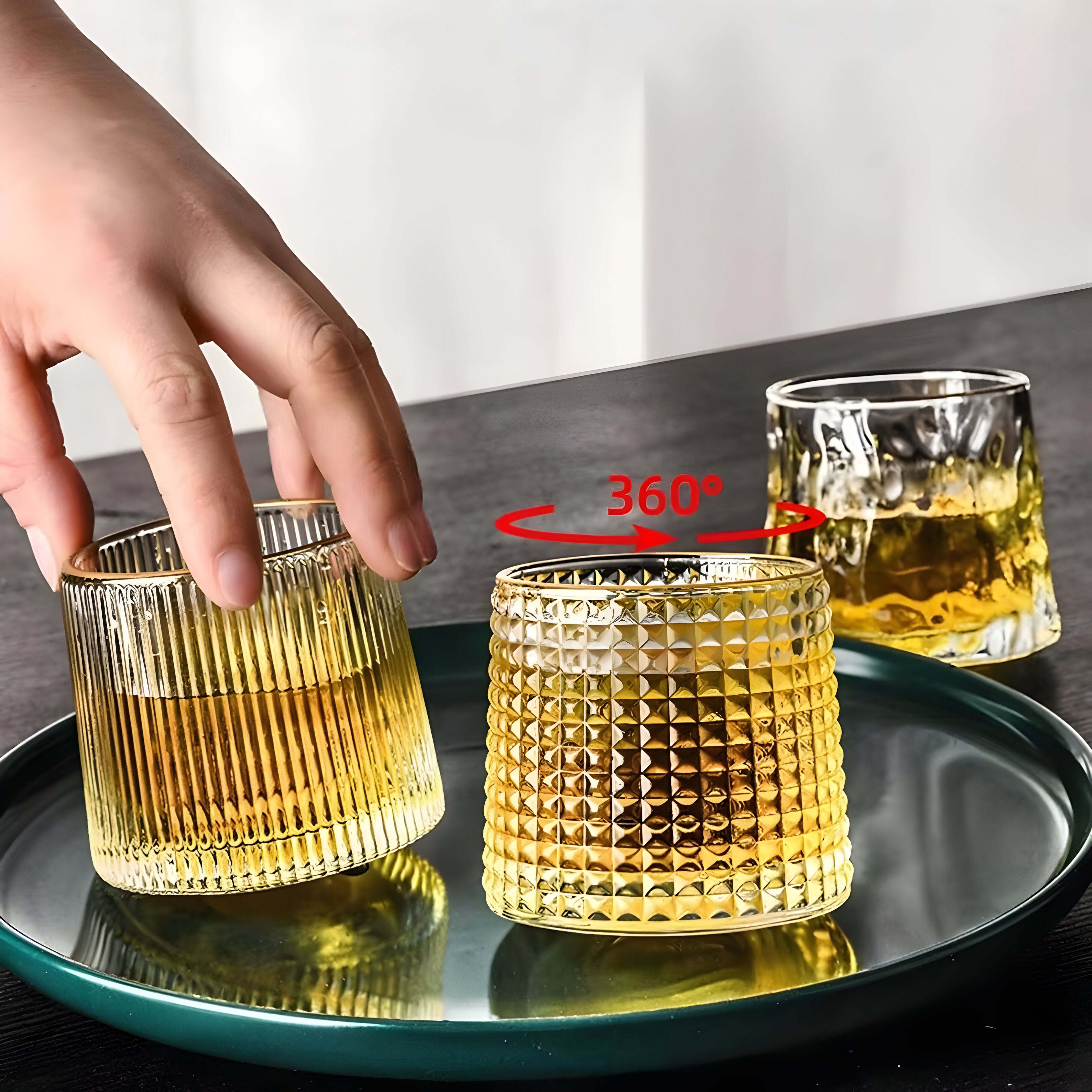 Whiskyglas mit 360° Drehfunktion – Strukturiertes Design für stilvollen Trinkgenuss