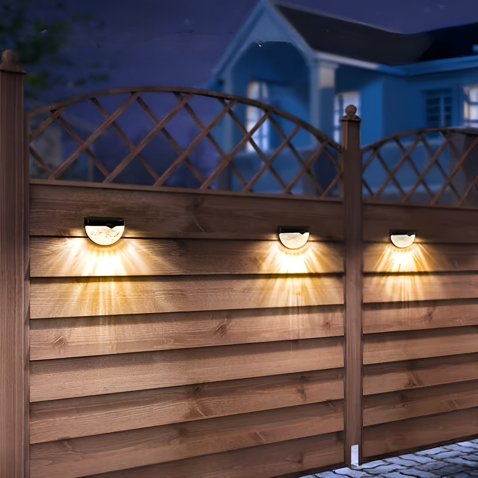 Solar Zaunleuchte mit 6 LEDs – Dekorative Außenbeleuchtung mit Lichtspiel | Wetterfest für Garten Treppe und Terrasse