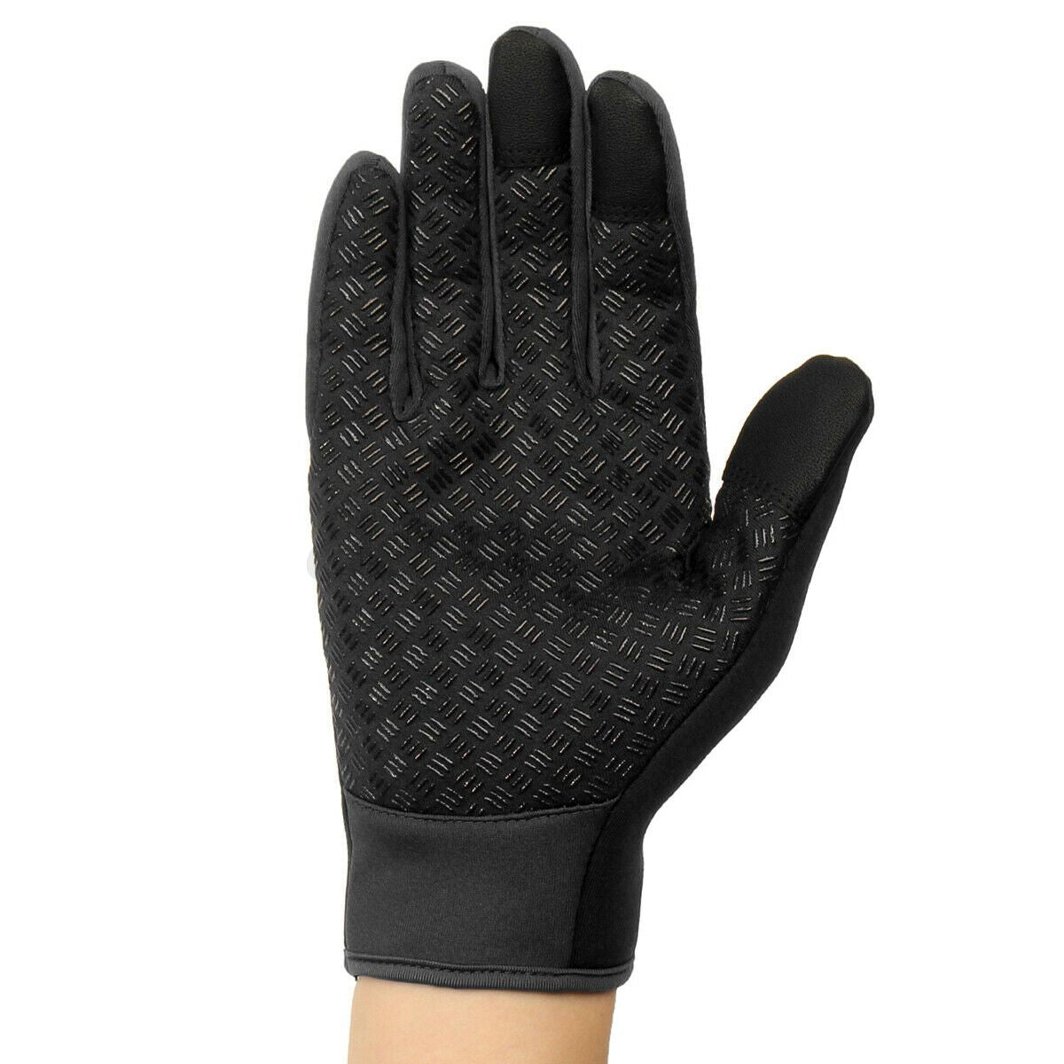Wasserdichte Winterhandschuhe im Einsatz beim Spaziergang