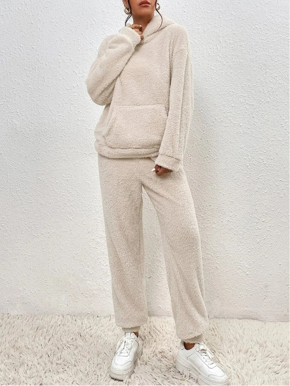 Teddy-Hausanzug mit Kapuze für Damen in Weiß – flauschiges Loungewear-Set
