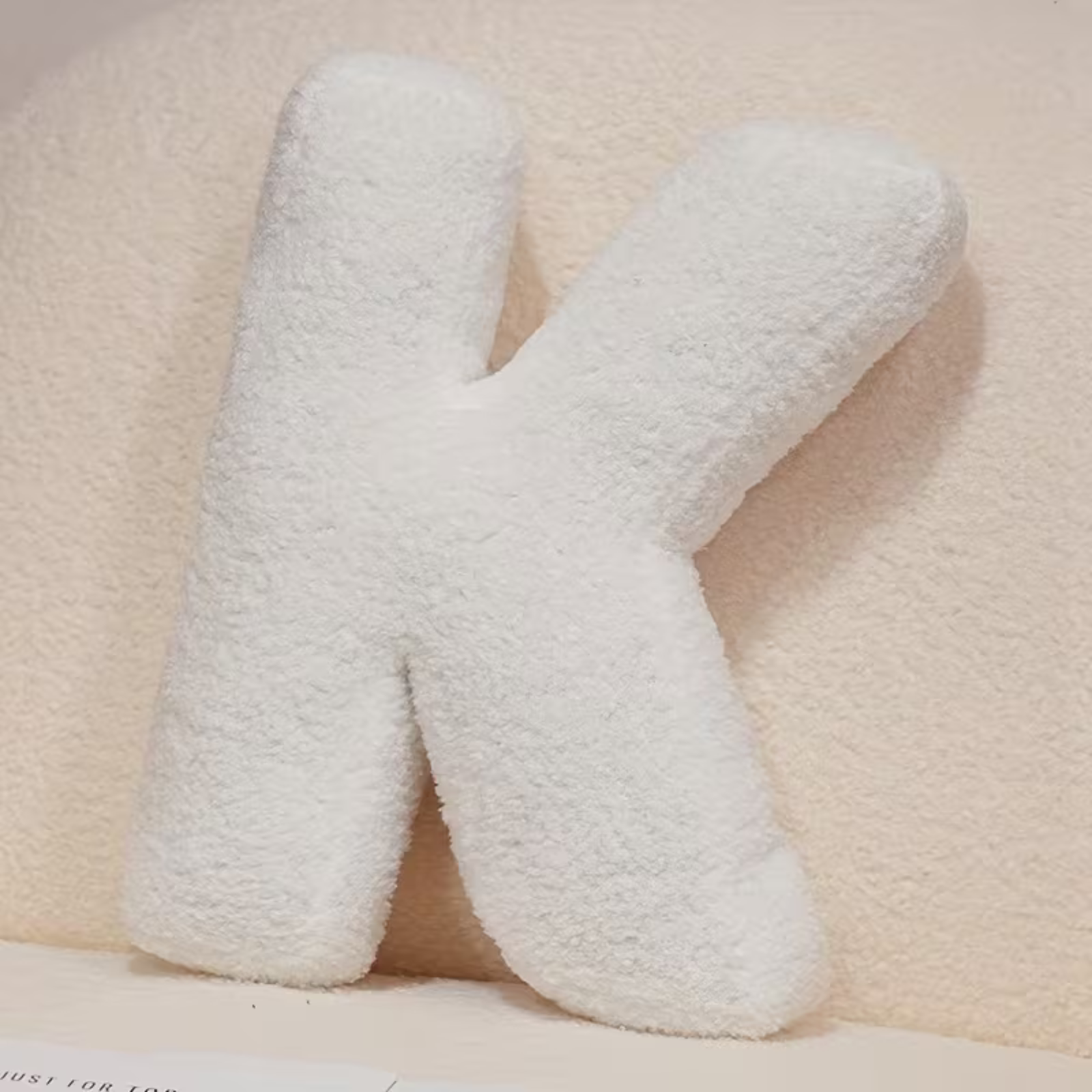 Weiße Buchstaben Dekokissen – Weich Und Kombinierbar | Kreative Kissen Für Ihr Sofa Und Bett - K - Kissen