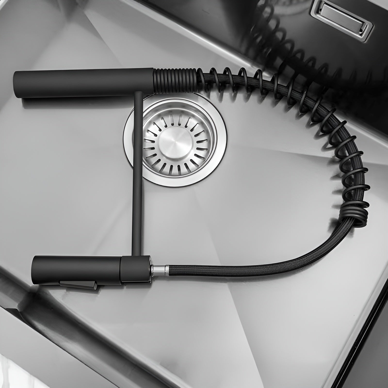 Küchenarmatur mit Feder – Hochdruck Spültischarmatur in Schwarz | Edelstahl mit Brause, 360° schwenkbar, 2 Strahlarten