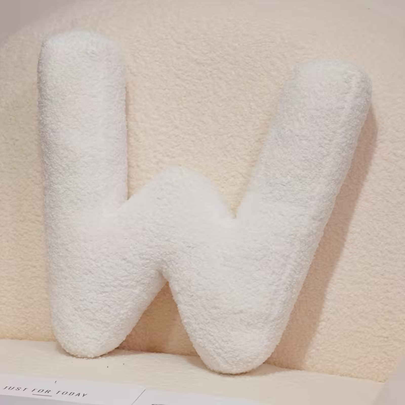 Weiße Buchstaben Dekokissen – Weich Und Kombinierbar | Kreative Kissen Für Ihr Sofa Und Bett - W - Kissen