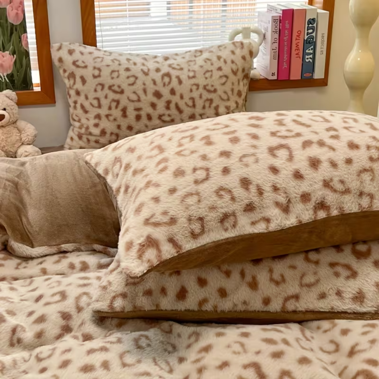 Bettwäsche-Set aus Kunstkaninchenfell (4-teilig) – Extra weich & warm | Kuschelig mit Leopardenpfoten-Design