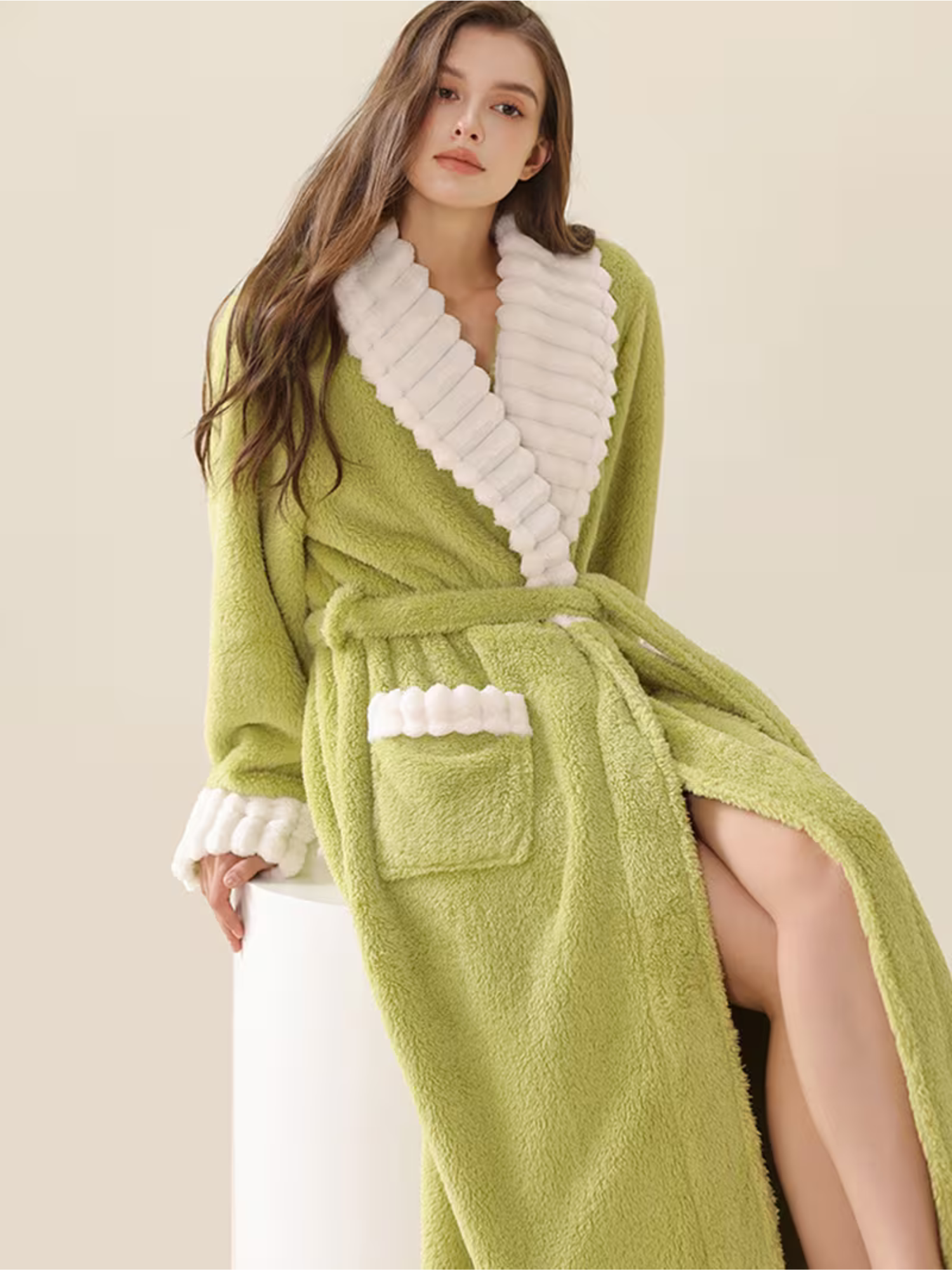 Flauschiger Damen-Winterbademantel – Extra Lang & Wärmend | Weiches Flanell mit Taschen