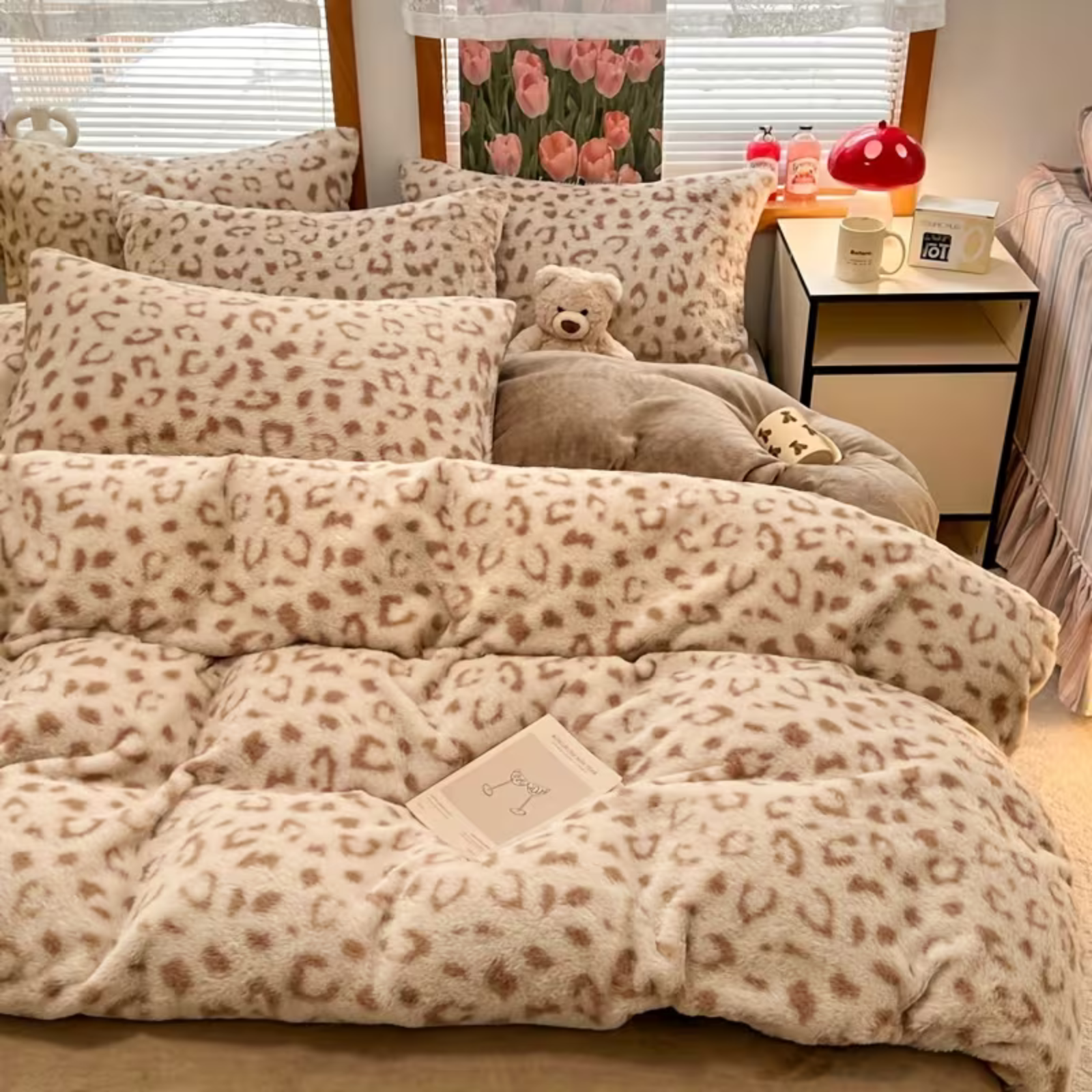 Bettwäsche-Set aus Kunstkaninchenfell (4-teilig) – Extra weich & warm | Kuschelig mit Leopardenpfoten-Design