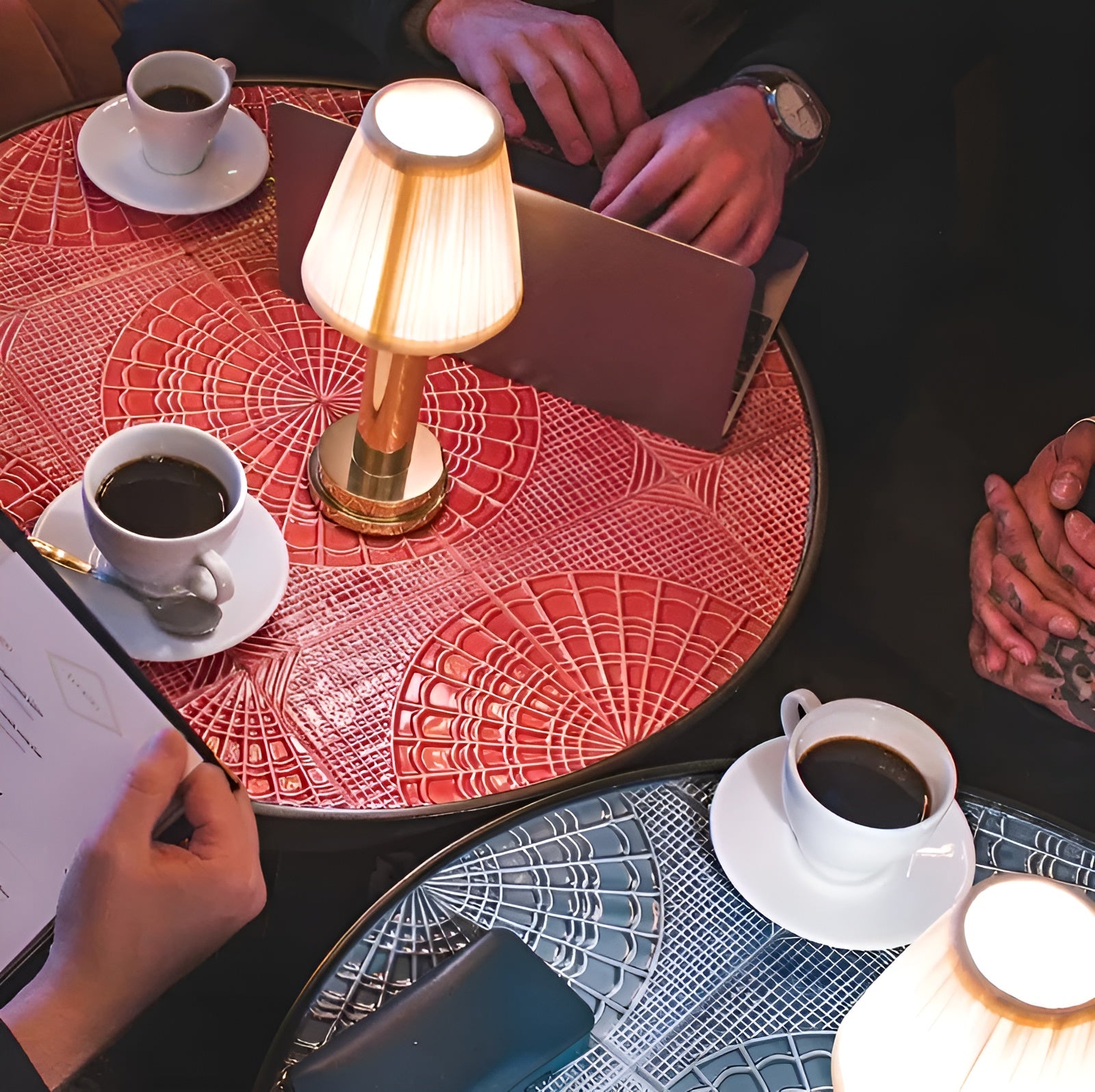 Vintage Tischlampe aus Aluminium – Dimmbare Lampe mit Stoffschirm | Stilvoll für Wohn- oder Bartisch