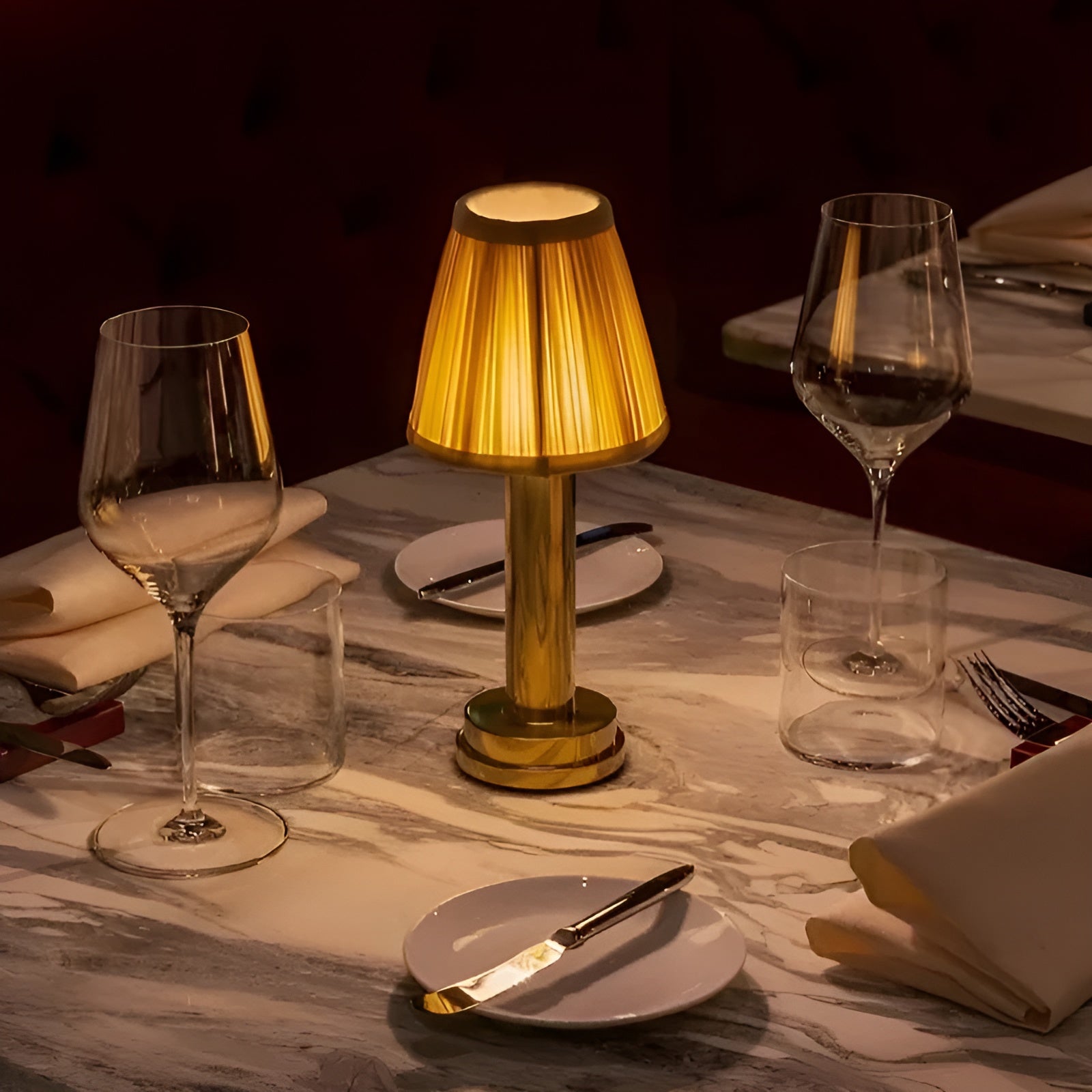 Vintage Tischlampe aus Aluminium – Dimmbare Lampe mit Stoffschirm | Stilvoll für Wohn- oder Bartisch