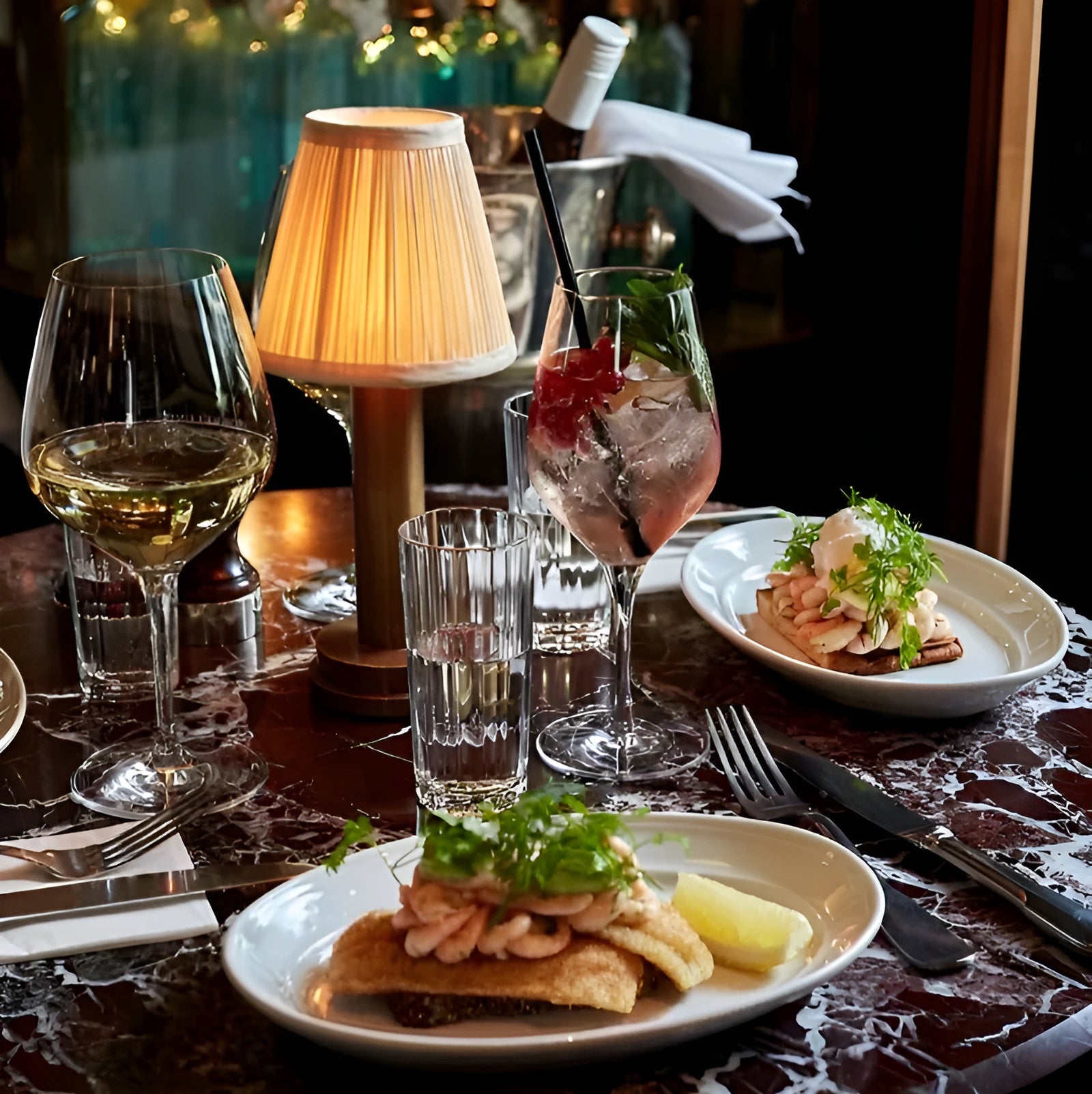 Vintage Tischlampe aus Aluminium – Dimmbare Lampe mit Stoffschirm | Stilvoll für Wohn- oder Bartisch