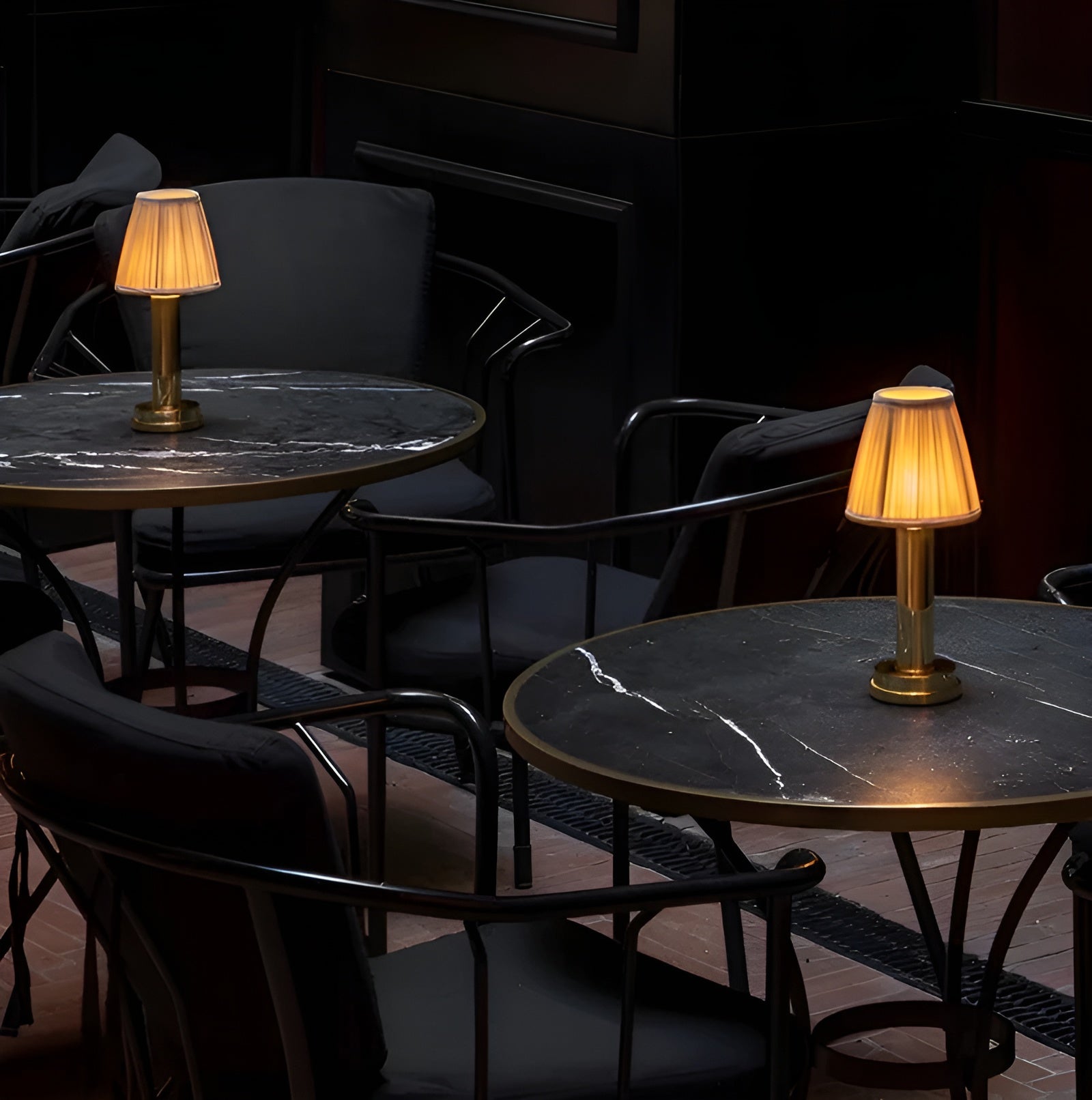 Vintage Tischlampe aus Aluminium – Dimmbare Lampe mit Stoffschirm | Stilvoll für Wohn- oder Bartisch