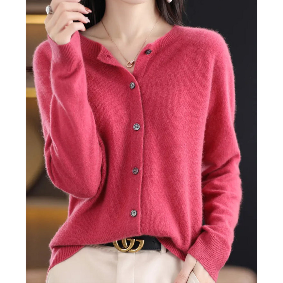 Damen Strickpullover in Hellrosa – Ganzkörperansicht